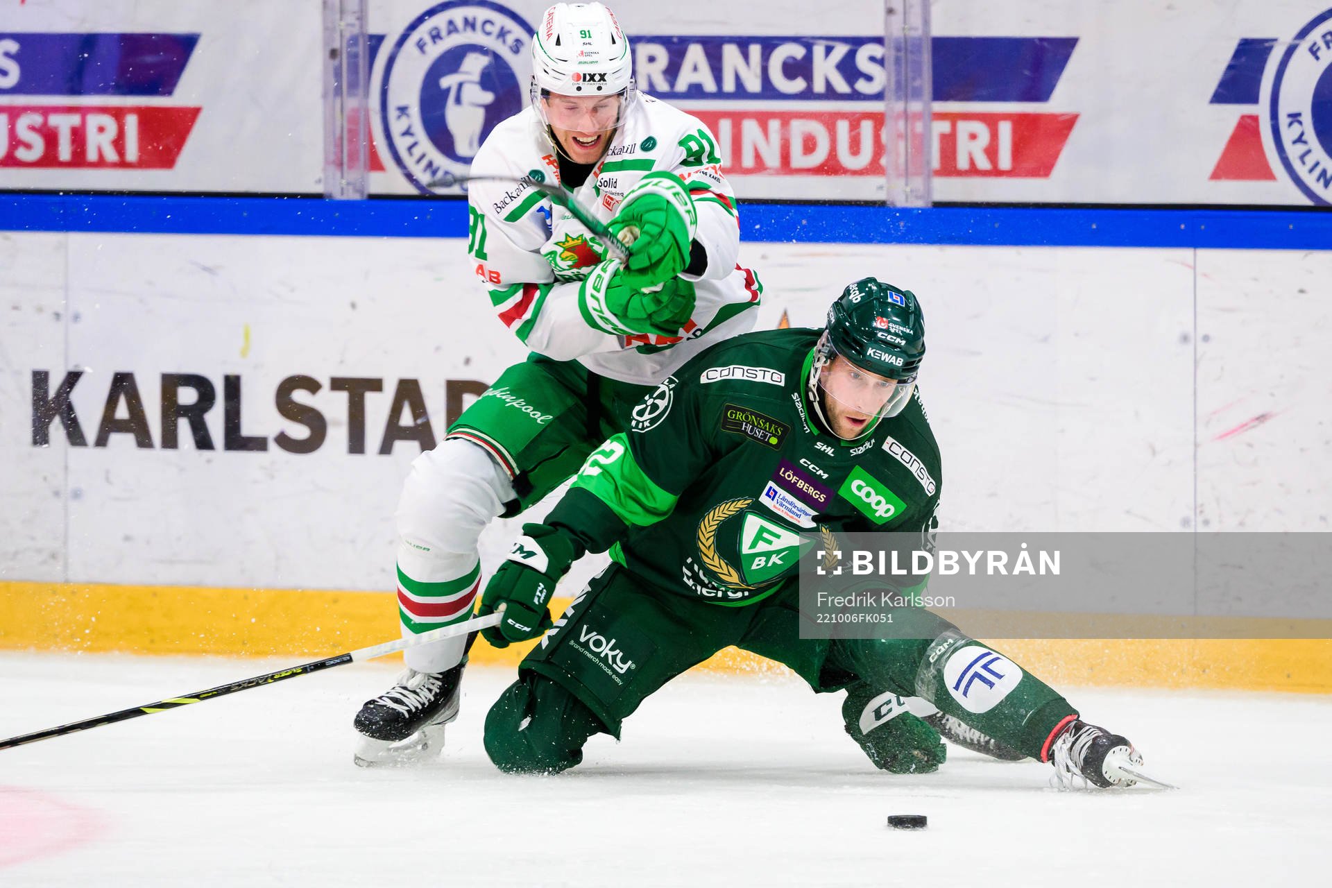 Rögles Adam Tambellini och Färjestads Per Åslund