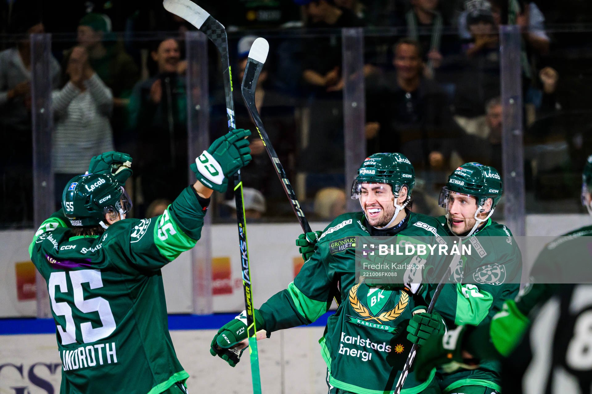 Färjestads Remi Elie och Per Åslund jublar