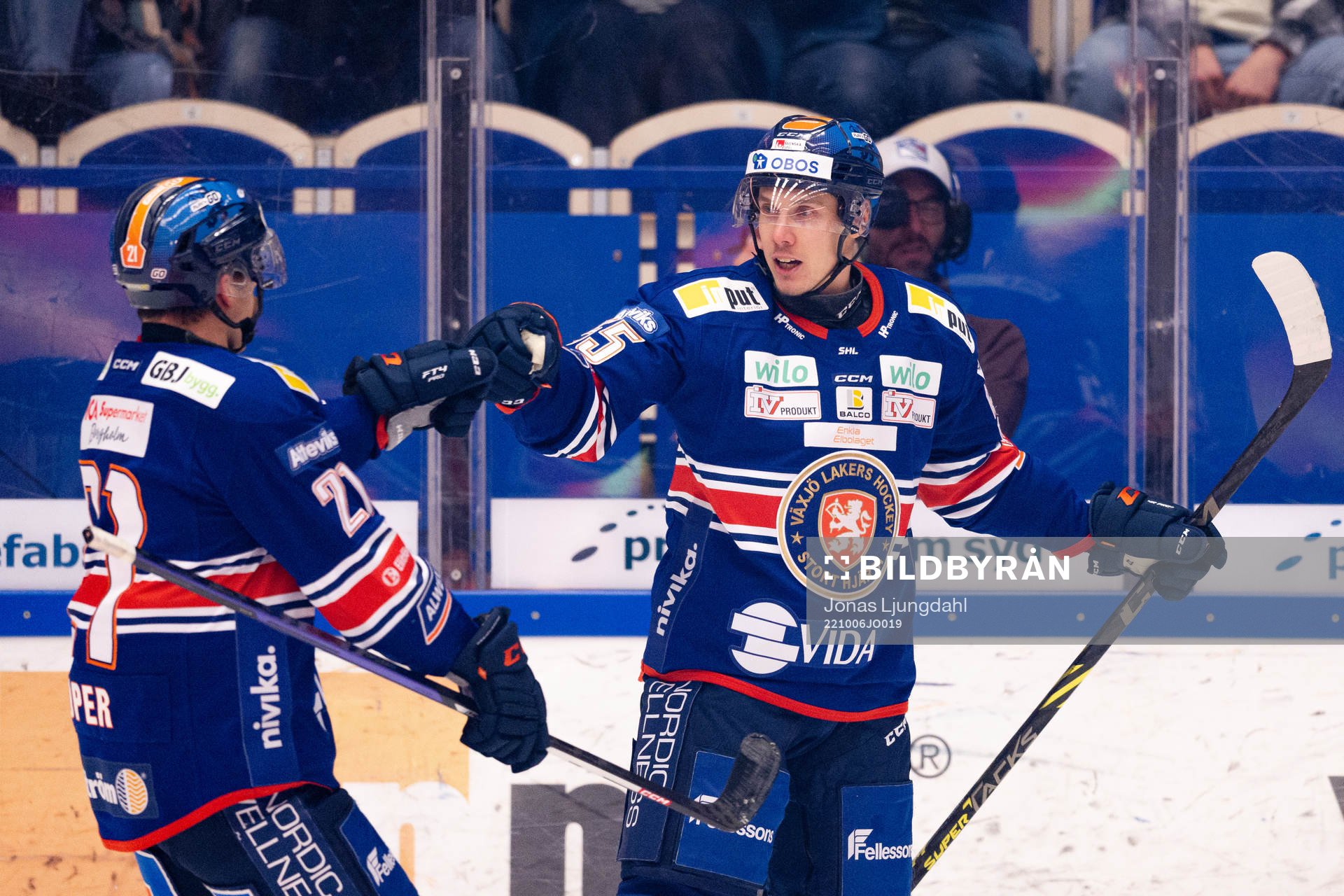 Växjös Brian Cooper och Miika Koivisto jublar