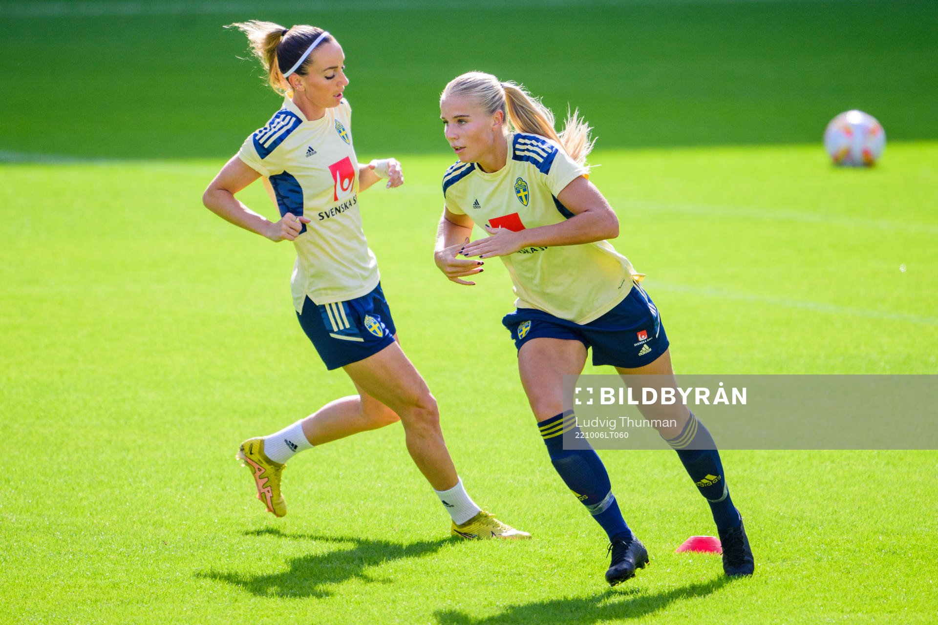 Kosovare Asllani and Stina Lennartsson of the Swedish