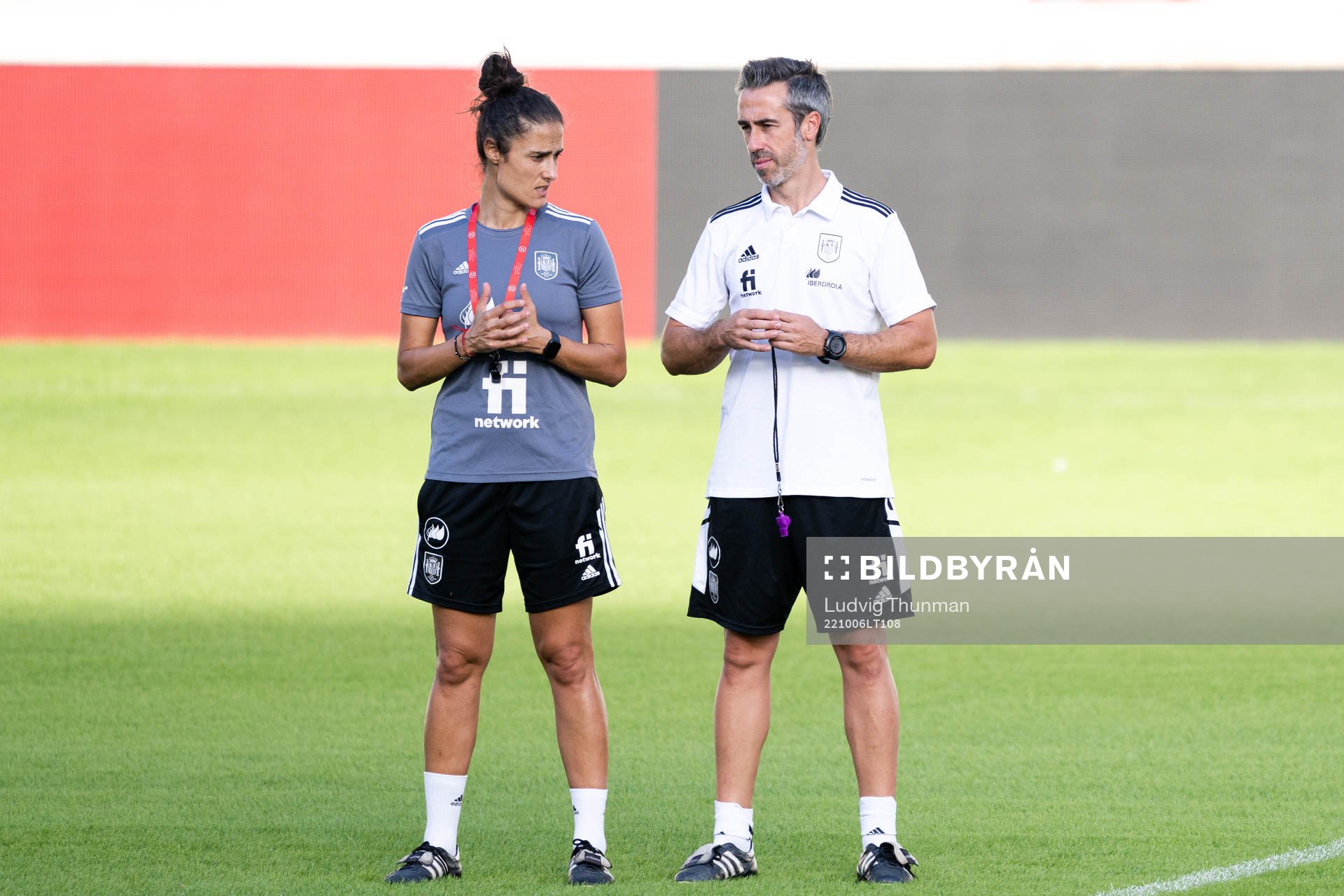 Assistant coach Montserrat Tomé and Coach Jorge Vilda of