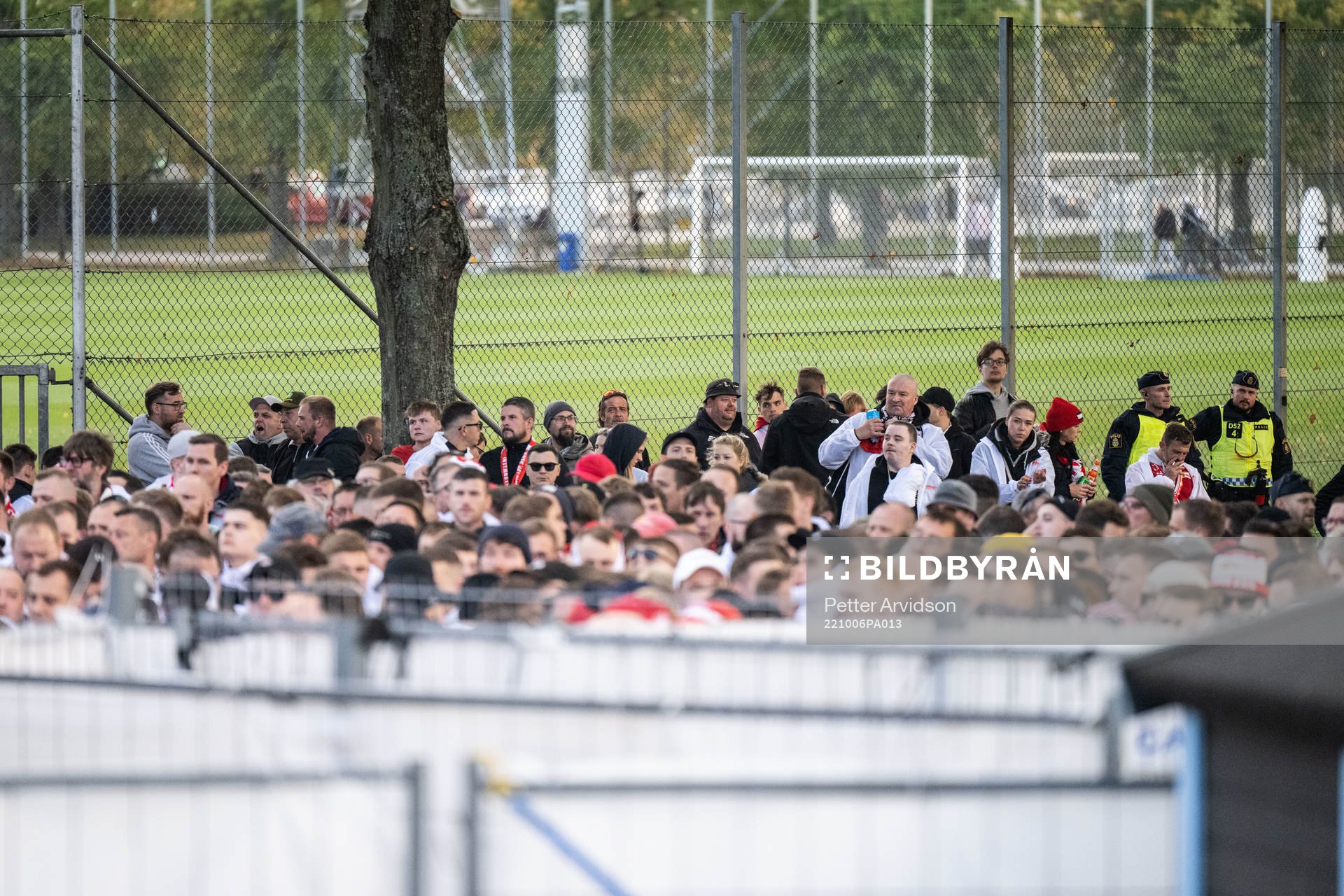 Police with supporters of Union Berlin