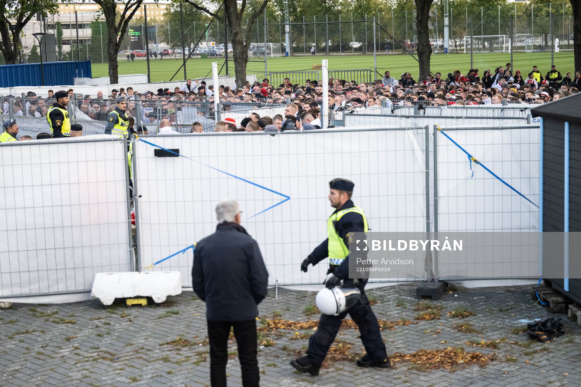 Police with supporters of Union Berlin