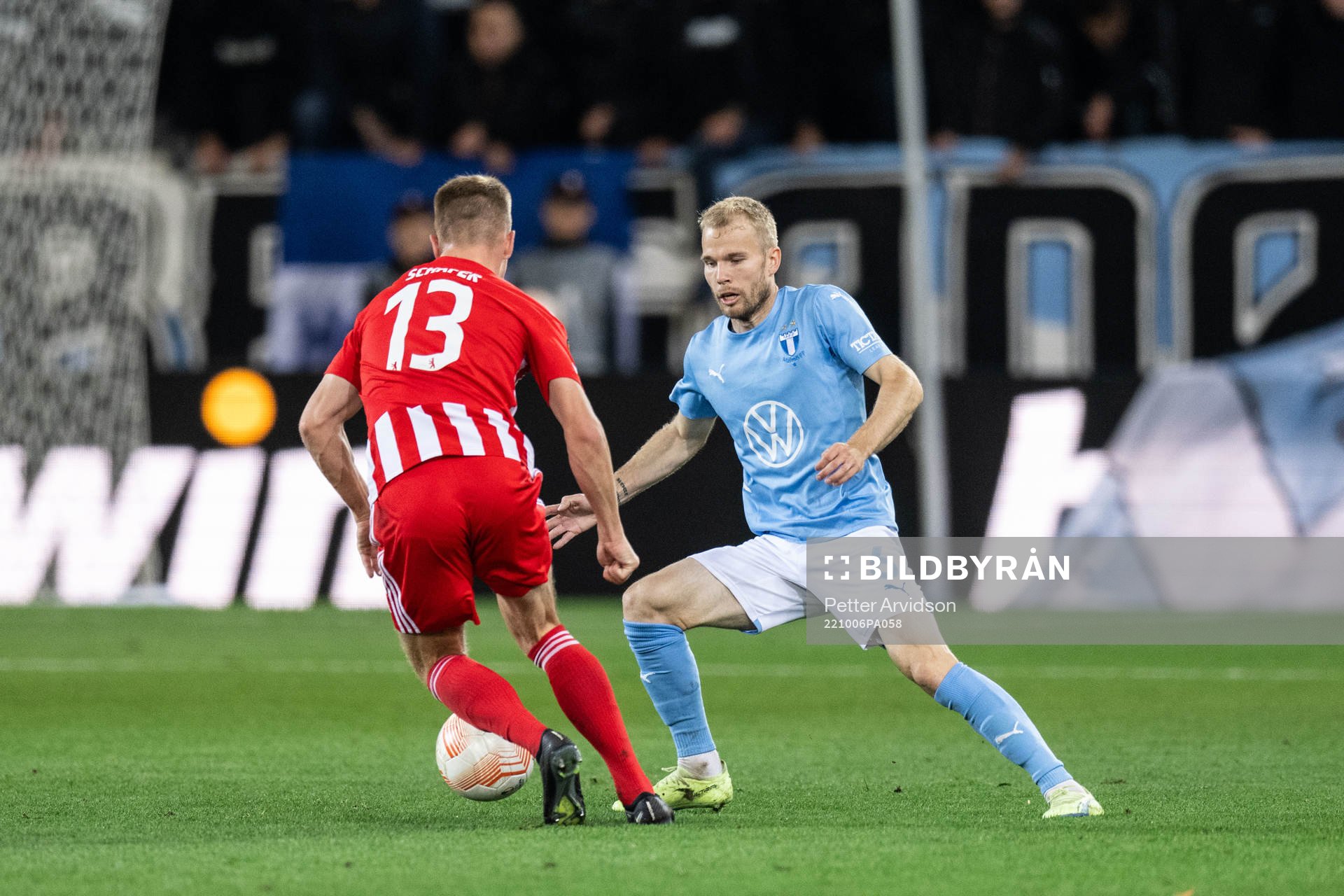 Andras Schäfer of Union Berlin and Oscar Lewicki of Malmö