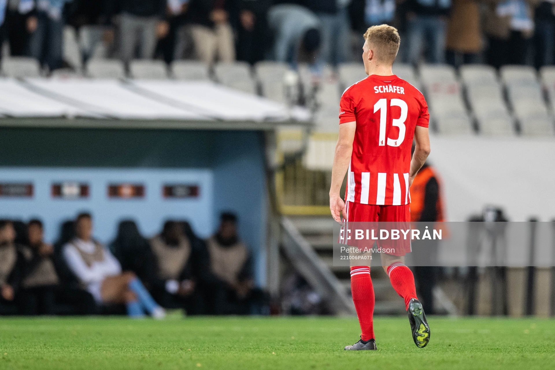 Andras Schäfer of Union Berlin leaves the pitch