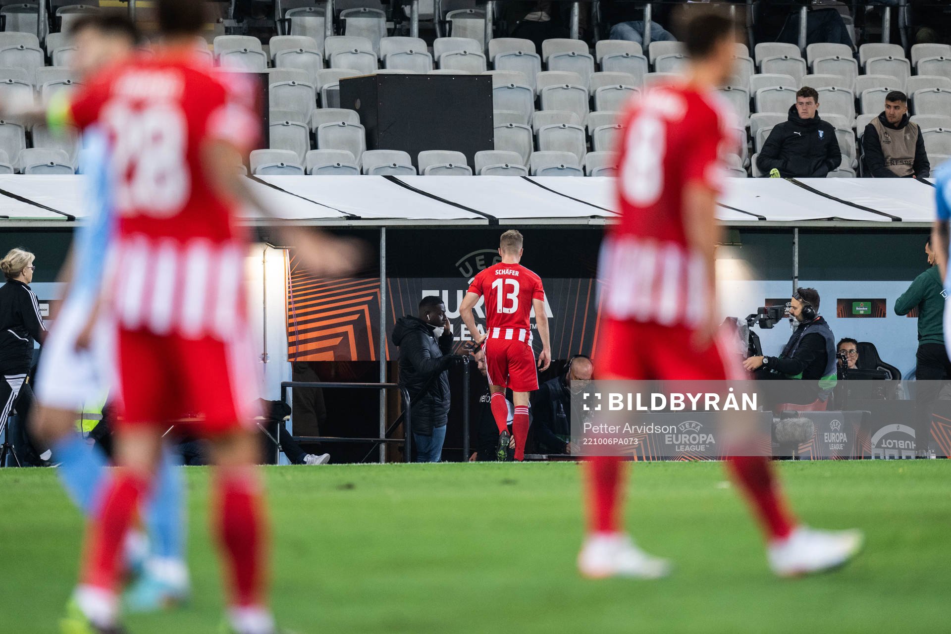 Andras Schäfer of Union Berlin leaves the pitch