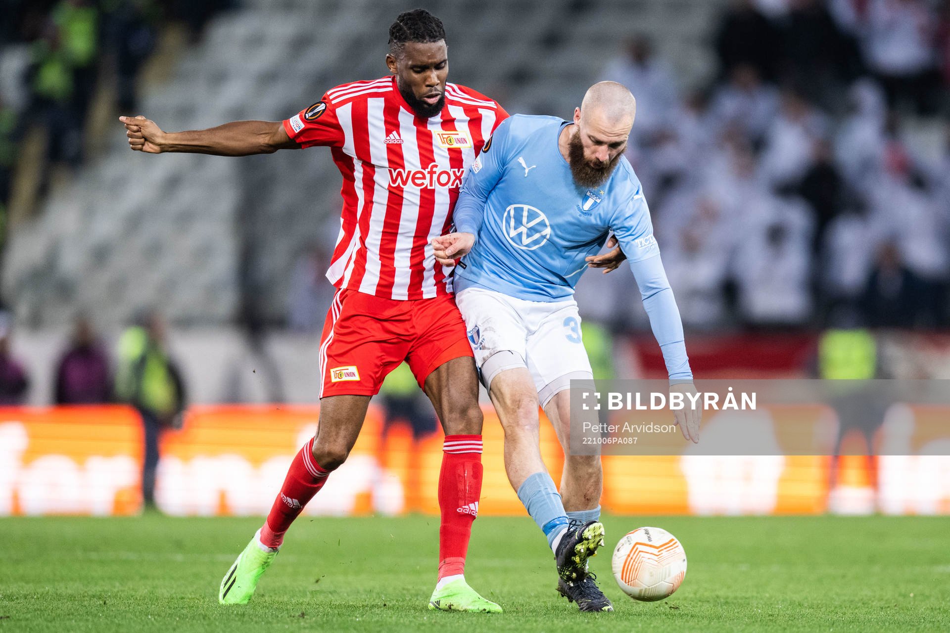 Jordan Siebatcheu of Union Berlin and Jo Inge Berget of