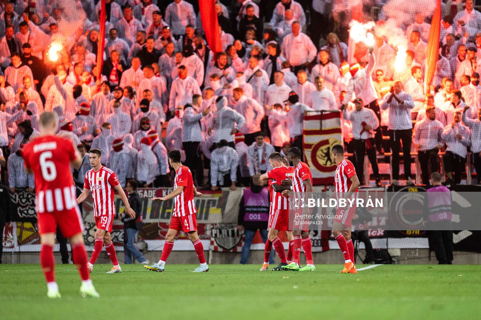 Sheraldo Becker of Union Berlin celebrates with team mates