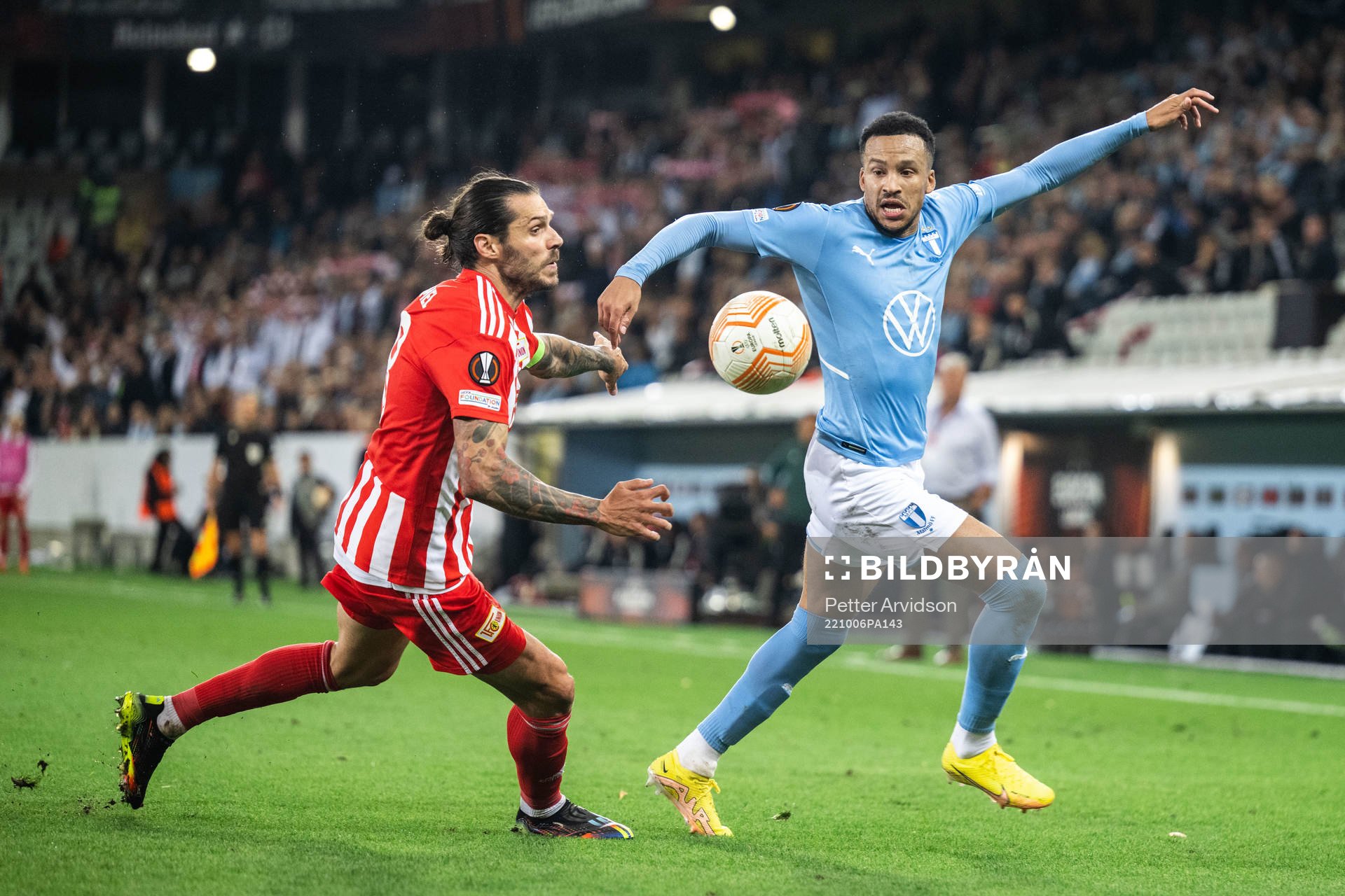 Christopher Trimmel of Union Berlin and Martin Olsson of
