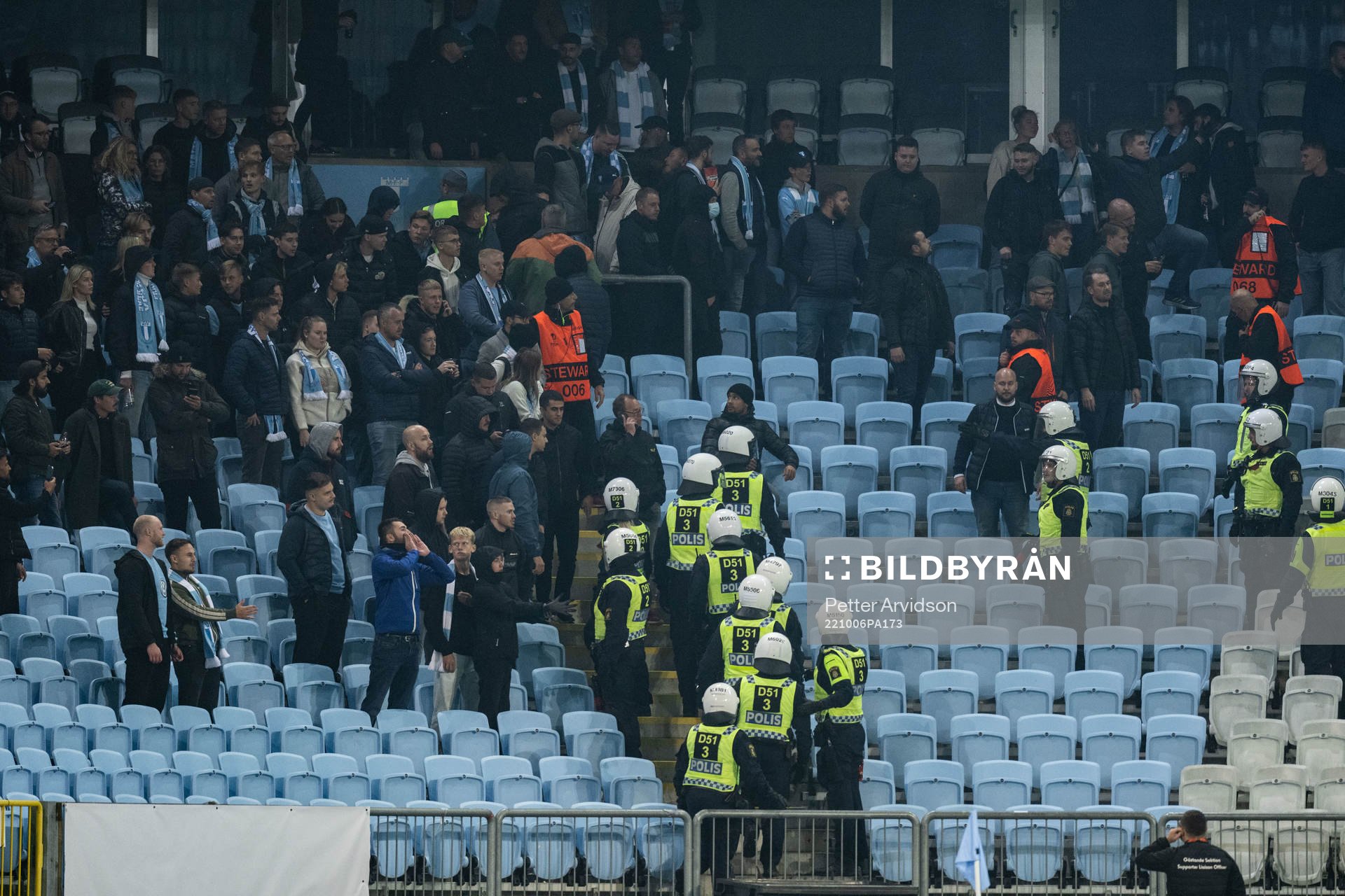 Police in the stands among supporters of Malmö FF