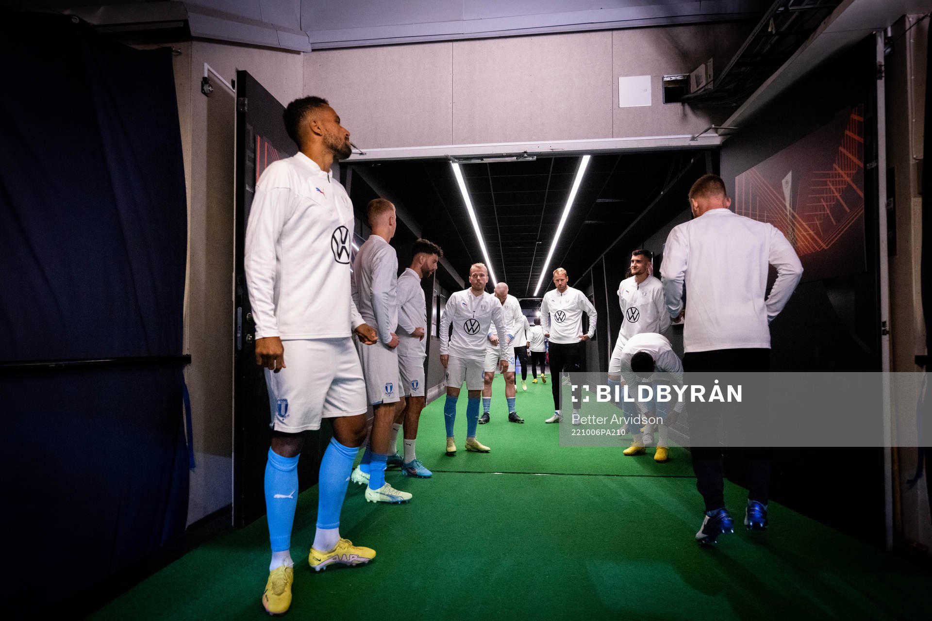 Players of Malmö FF with Oscar Lewicki and Ola Toivonen (m)