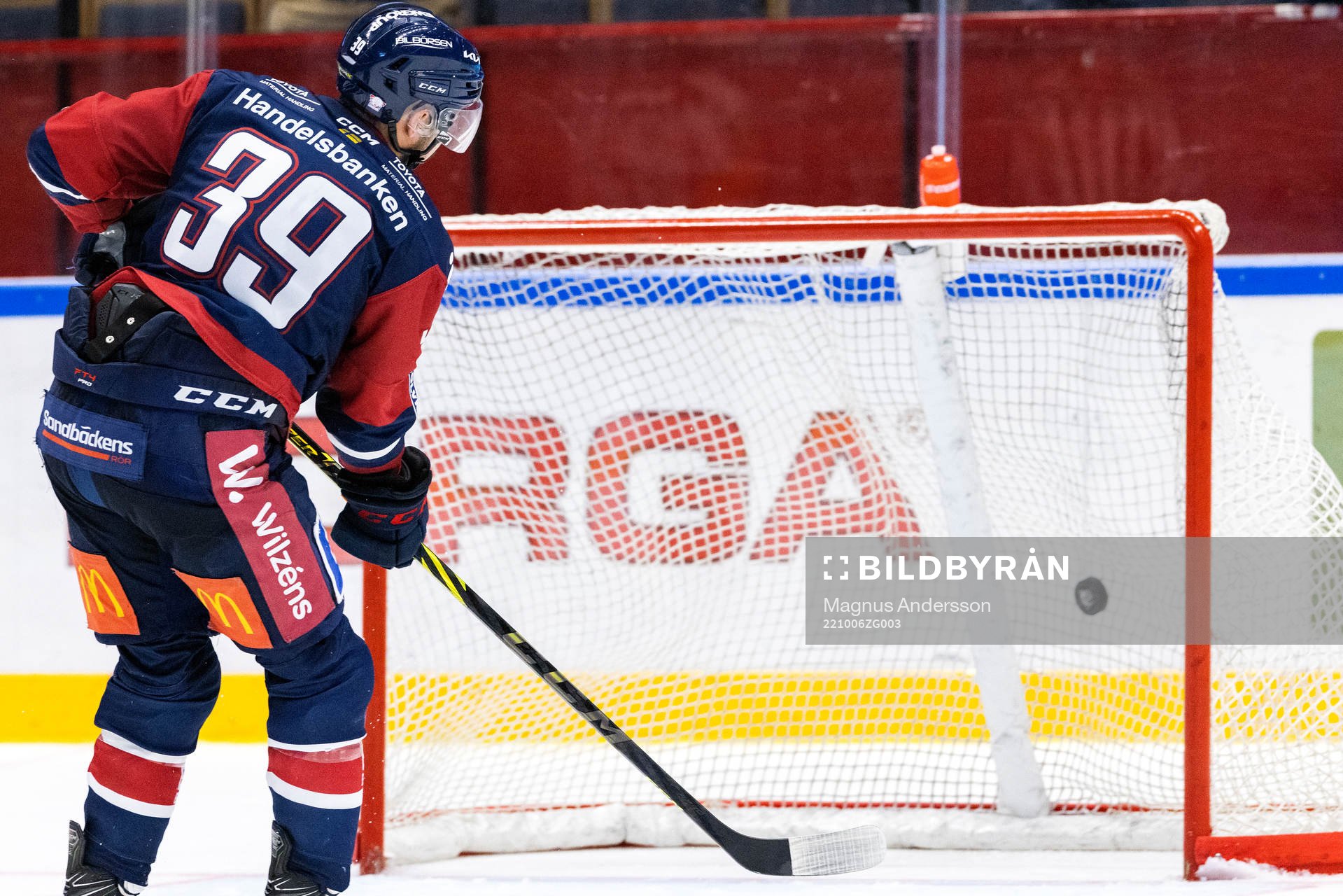 Linköpings Ty Rattie gör 4-2