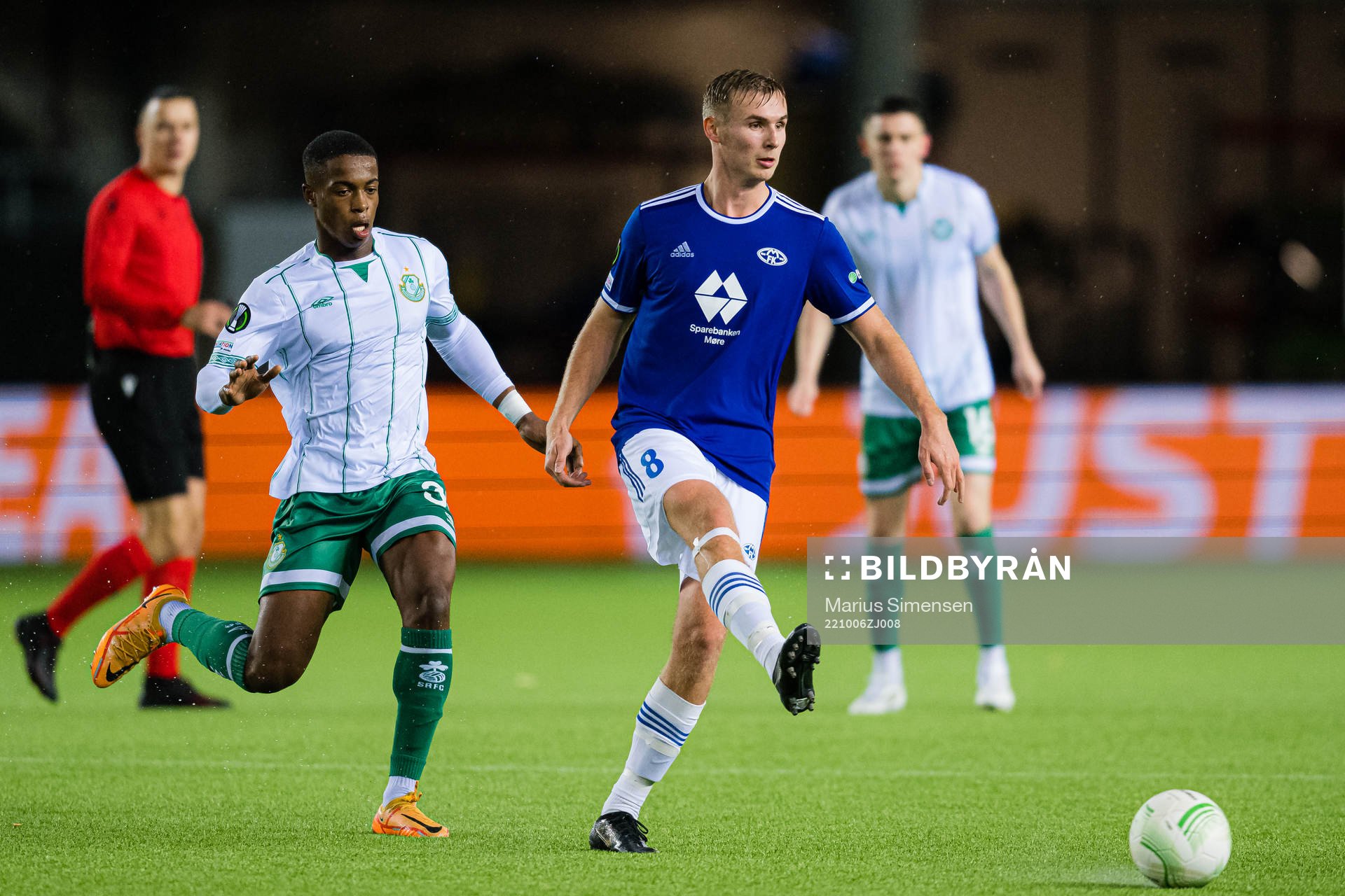 Aidomo Emakhu of Shamrock Rovers and Sivert Mannsverk of