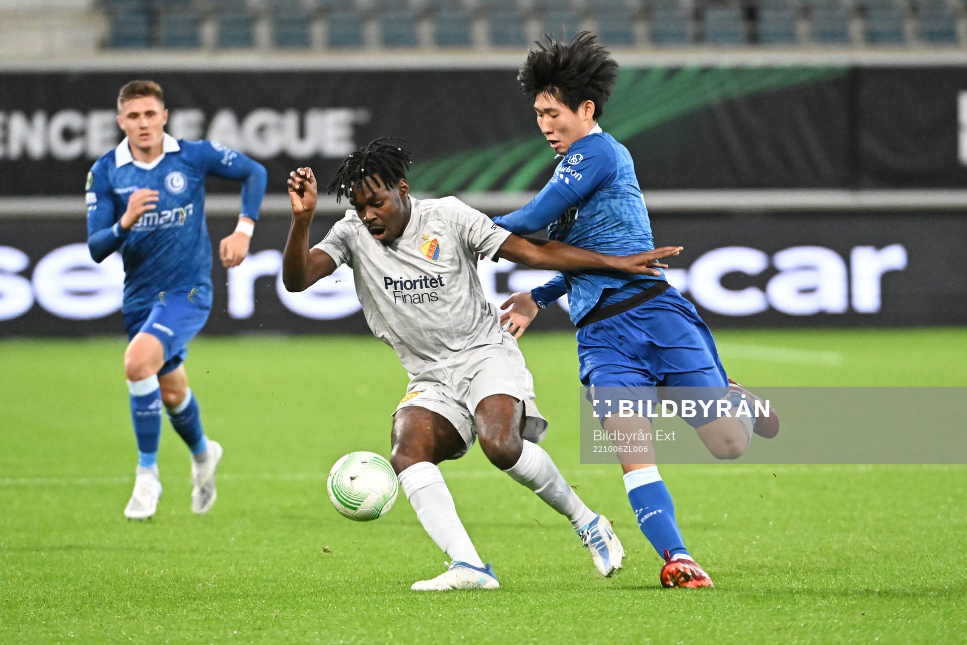 Joel Asaro of Djurgården and Hyunseok Hong of Gent