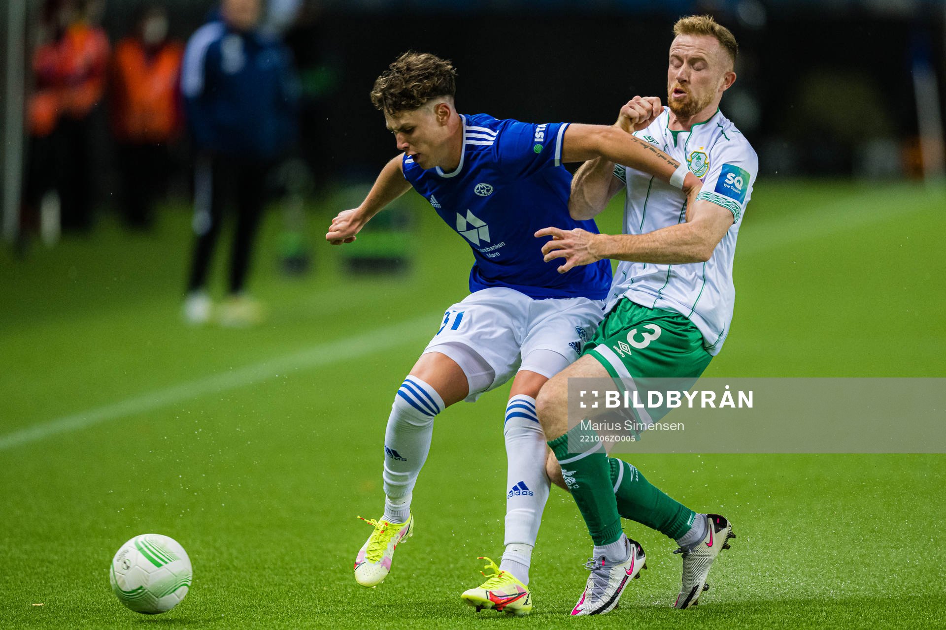 Mathias Løvik of Molde and Sean Hoare of Shamrock Rovers