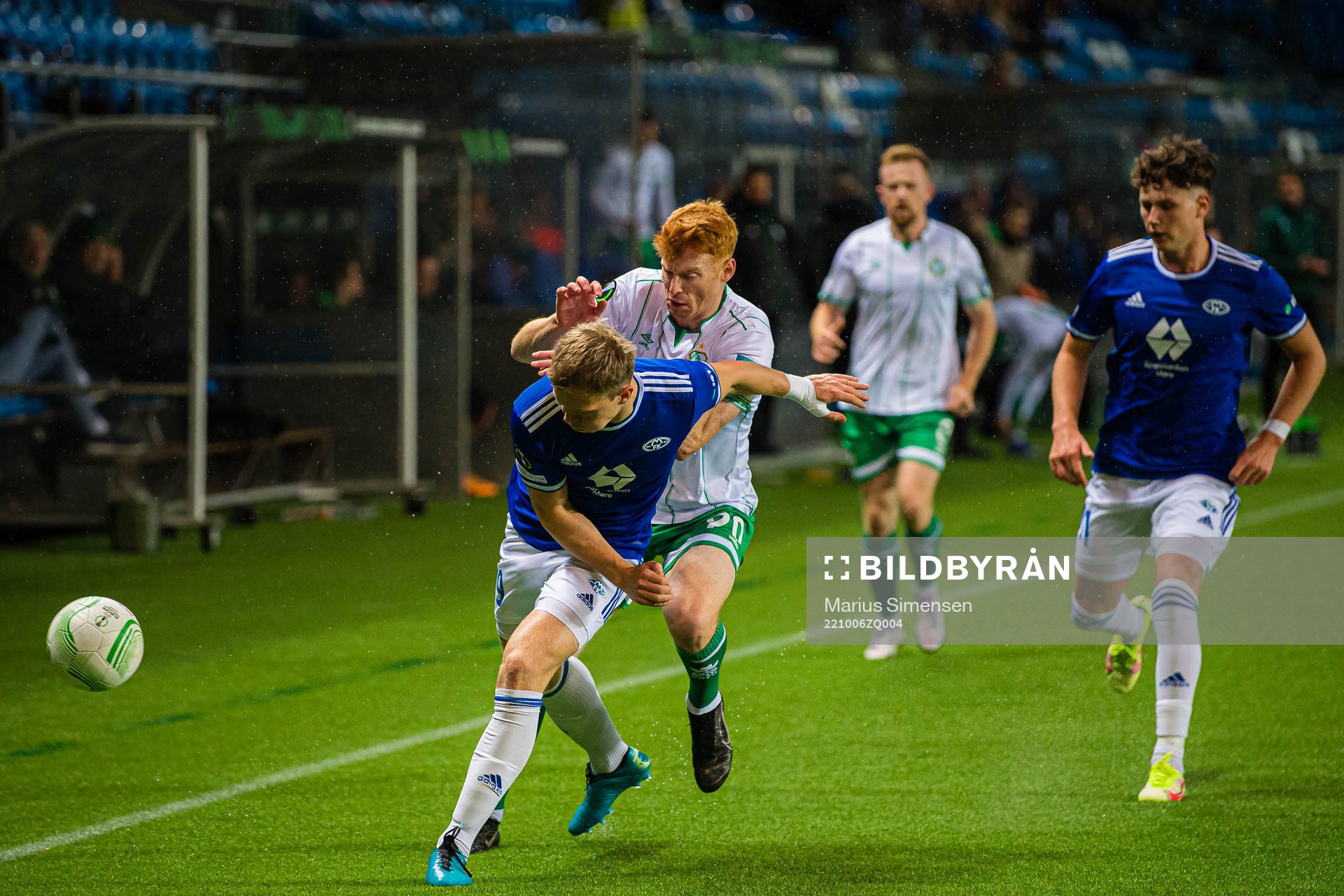 Eirik Haugan of Molde and Rory Gaffney of Shamrock Rovers