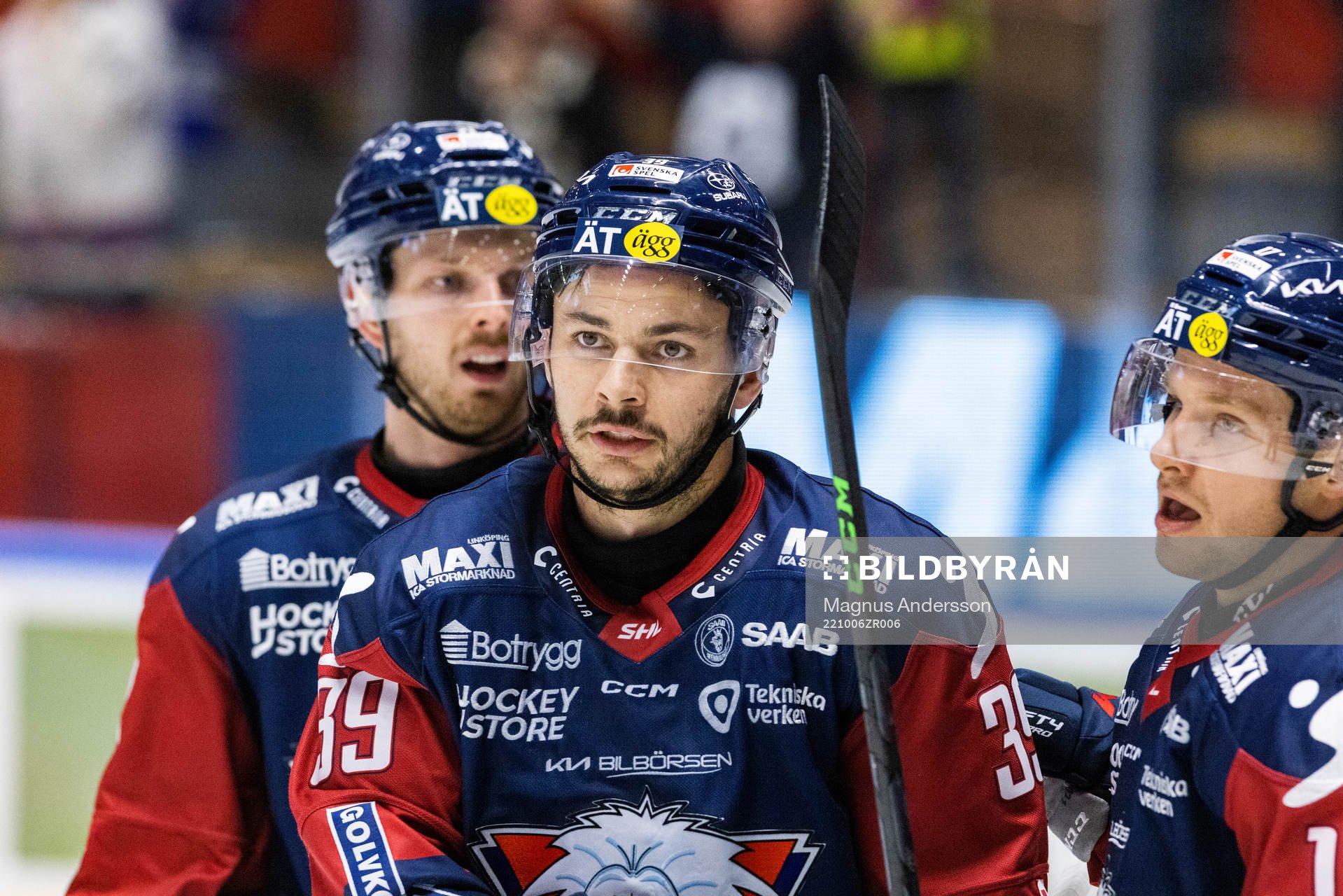 Linköpings Ty Rattie och Sebastian Strandberg jublar