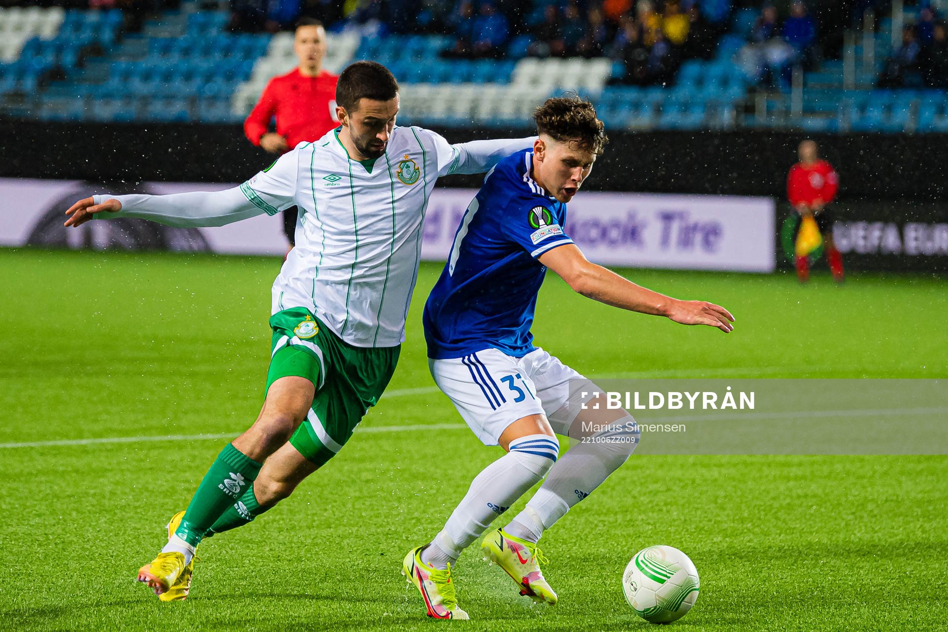 Neil Farrugia of Shamrock Rovers and Mathias Løvik of Molde