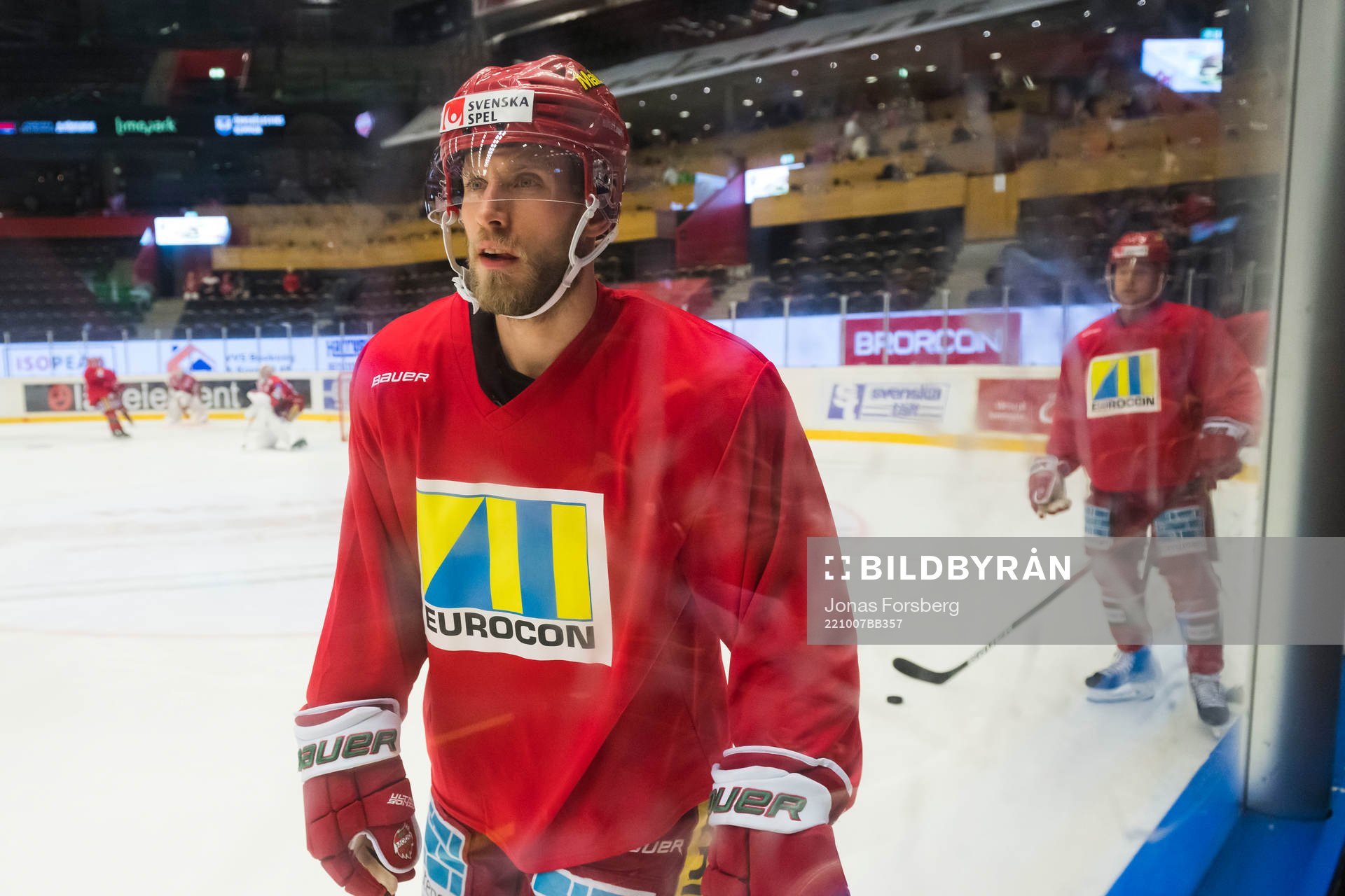 Modos Josef Ingman innan ishockeymatchen i