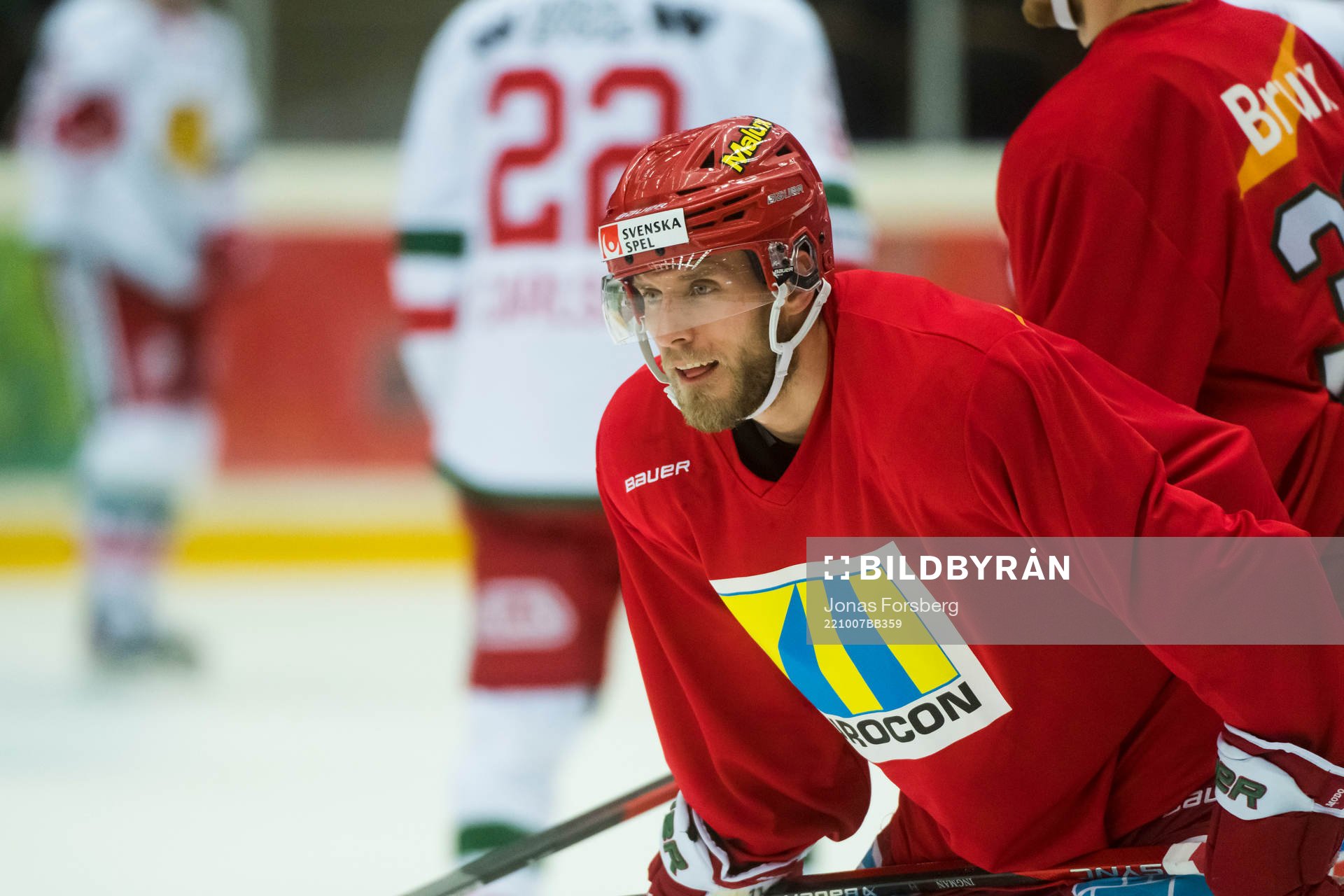 Modos Josef Ingman innan ishockeymatchen i