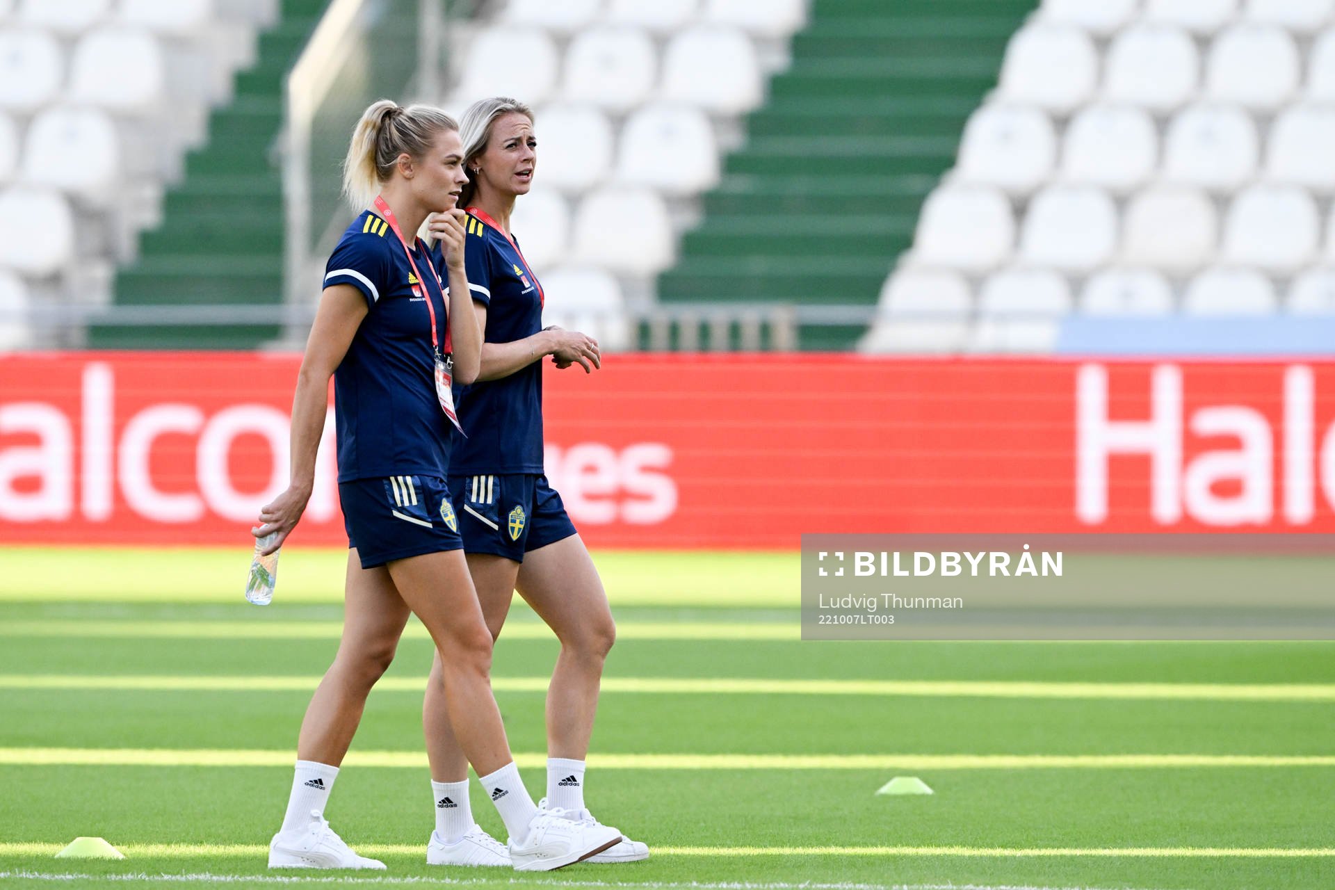 Fridolina Rolfö and Amanda Ilestedt of Sweden