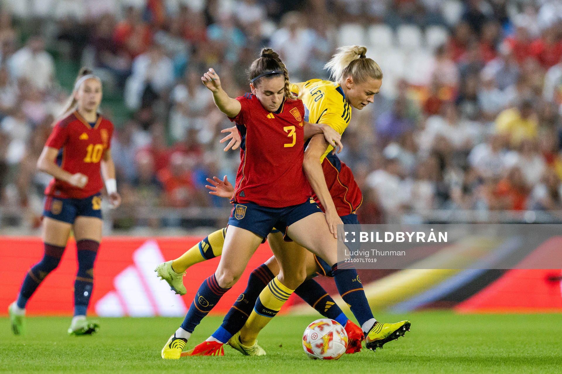 Teresa Abelleira of Spain and Fridolina Rolfö of Sweden
