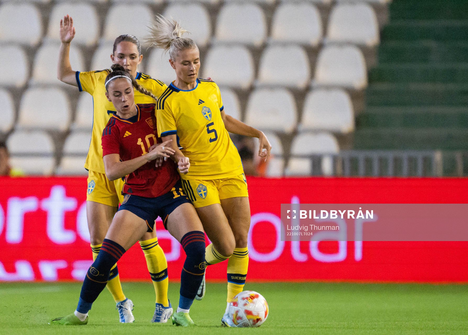 Athenea del Castillo of Spain against Elin Rubensson and