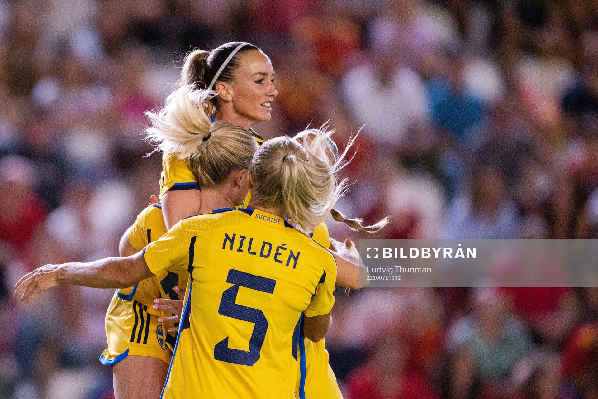 Kosovare Asllani of Sweden celebrates the 0-1 goal
