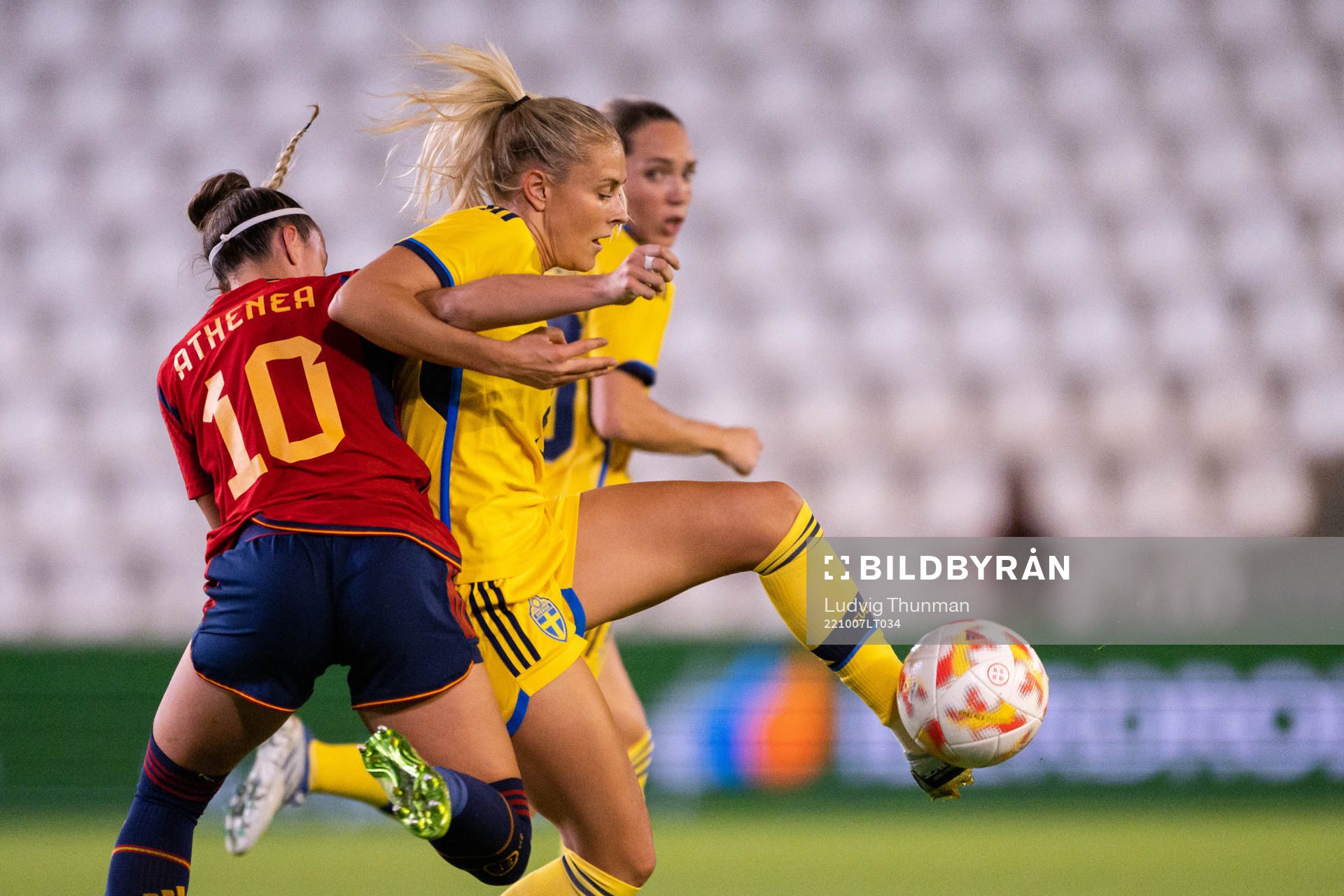 Athenea del Castillo of Spain and Amanda Nilden of Sweden