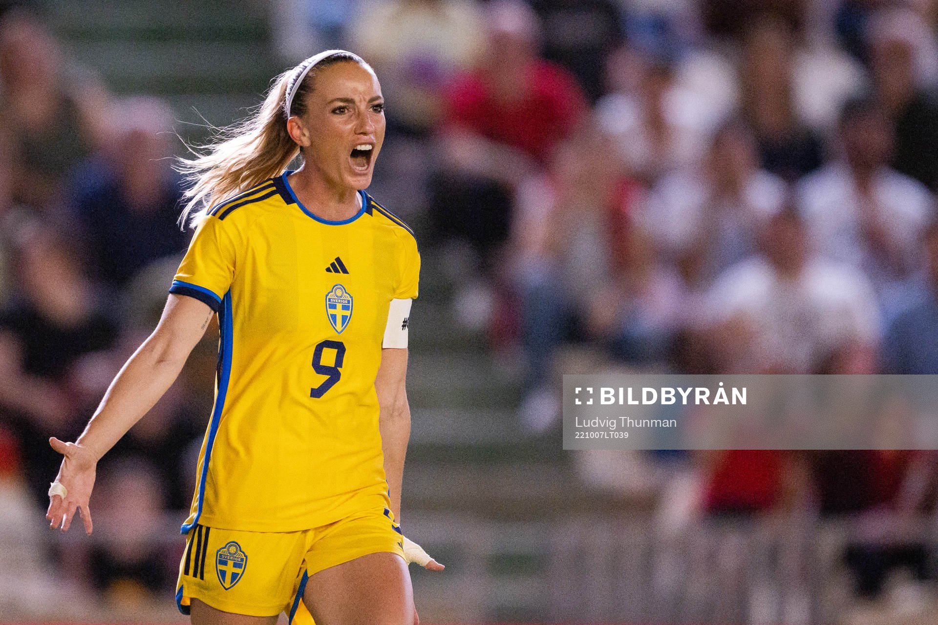Kosovare Asllani of Sweden celebrates the 0-1 goal