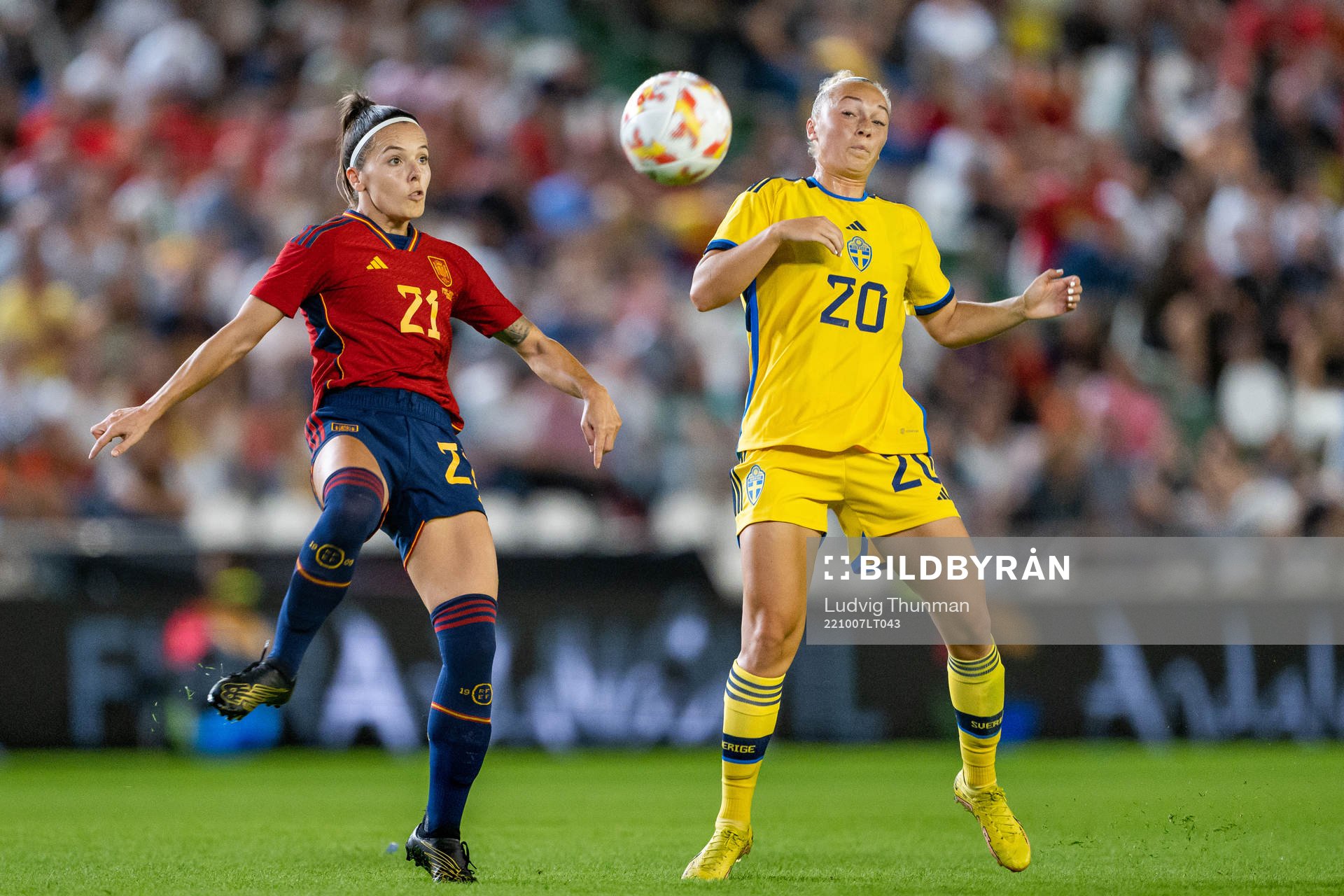 Claudia Zornoza of Spain and Hanna Bennison of Sweden