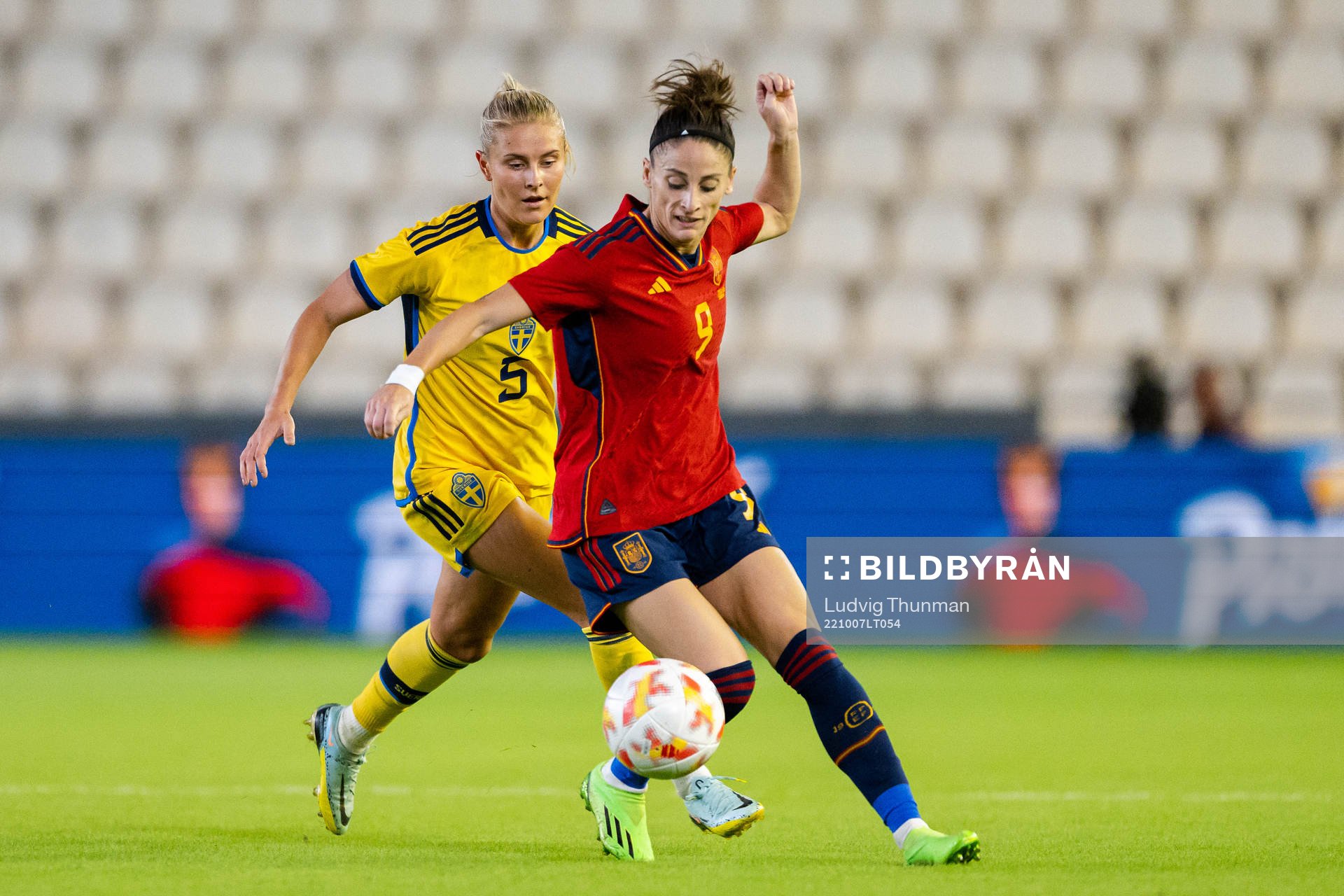 Amanda Nilden of Sweden and Esther Gonzalez of Spain