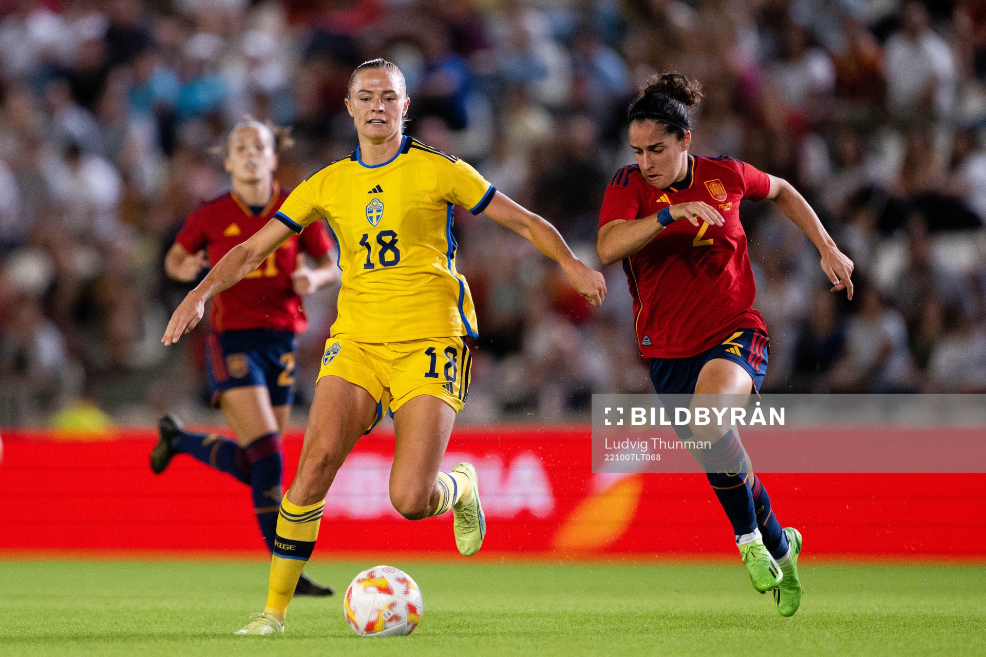 Fridolina Rolfö of Sweden and Oihane Hernandez of Spain
