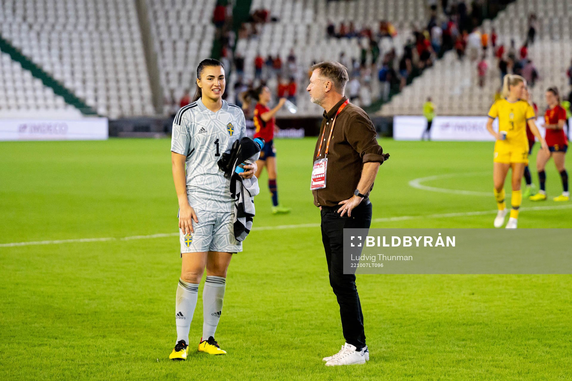 Goalkeeper Zecira Musovic and Head coach Peter Gerhardsson
