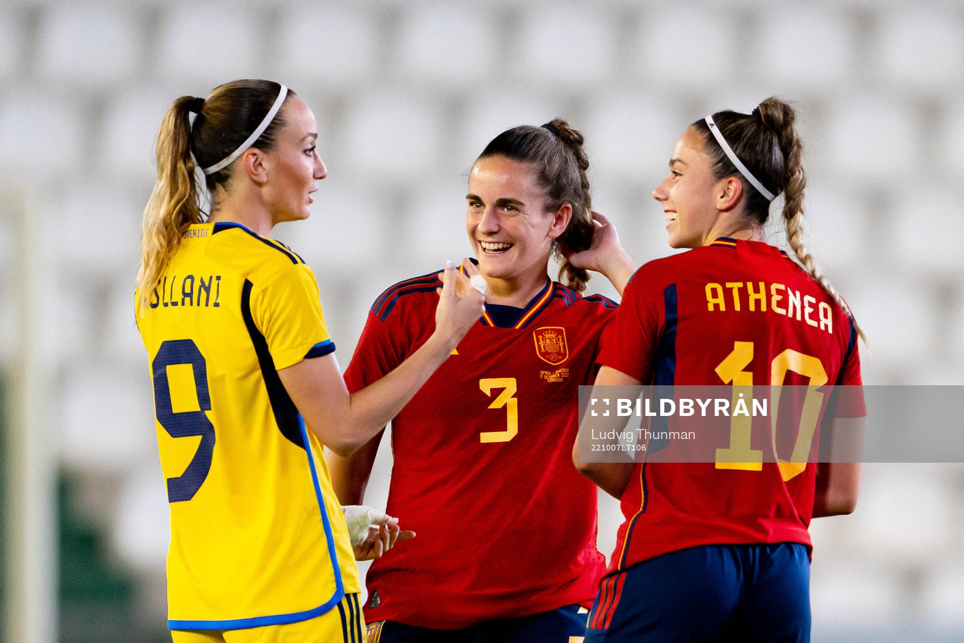 Kosovare Asllani of Sweden with Teresa Abelleira and