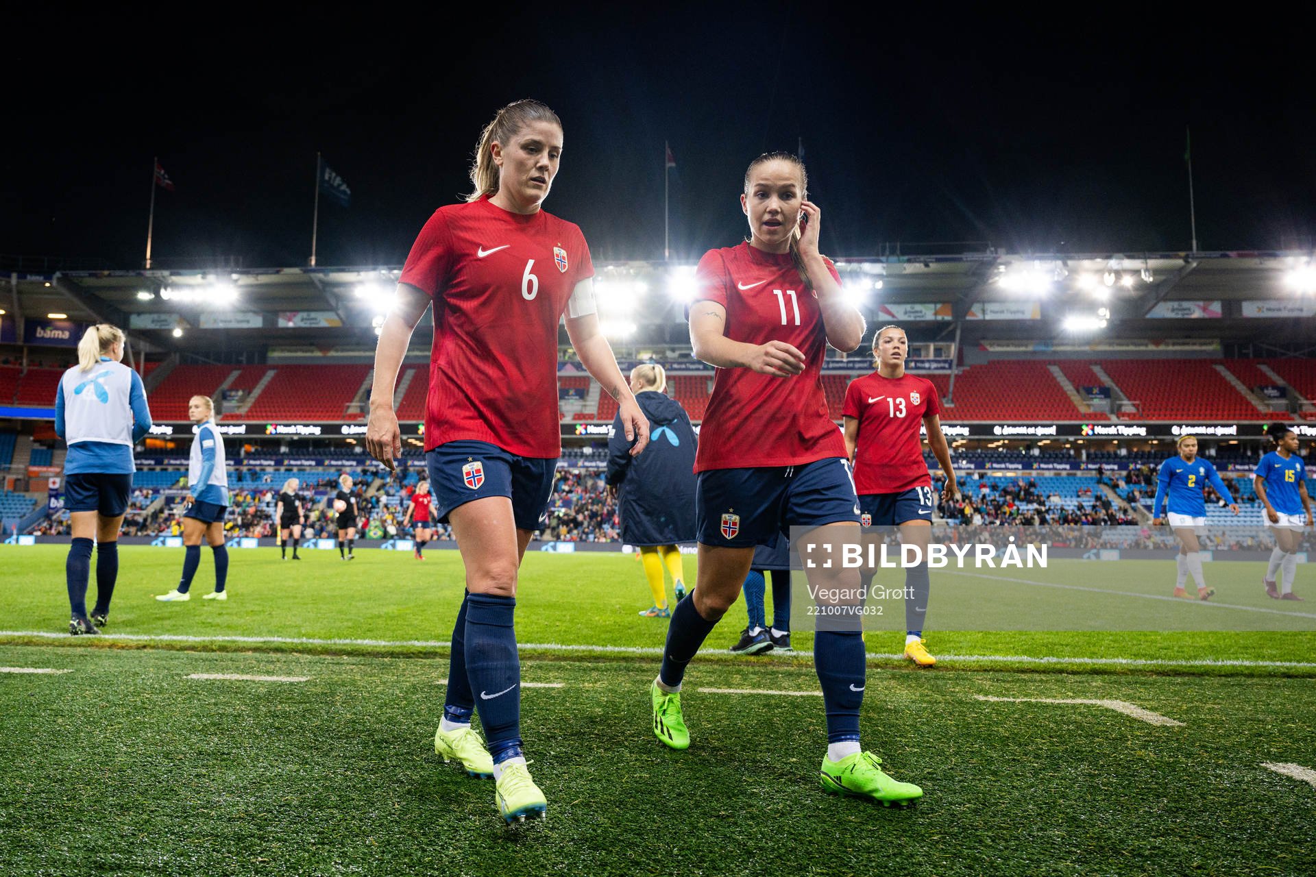 Maren Mjelde and Guro Reiten of Norway