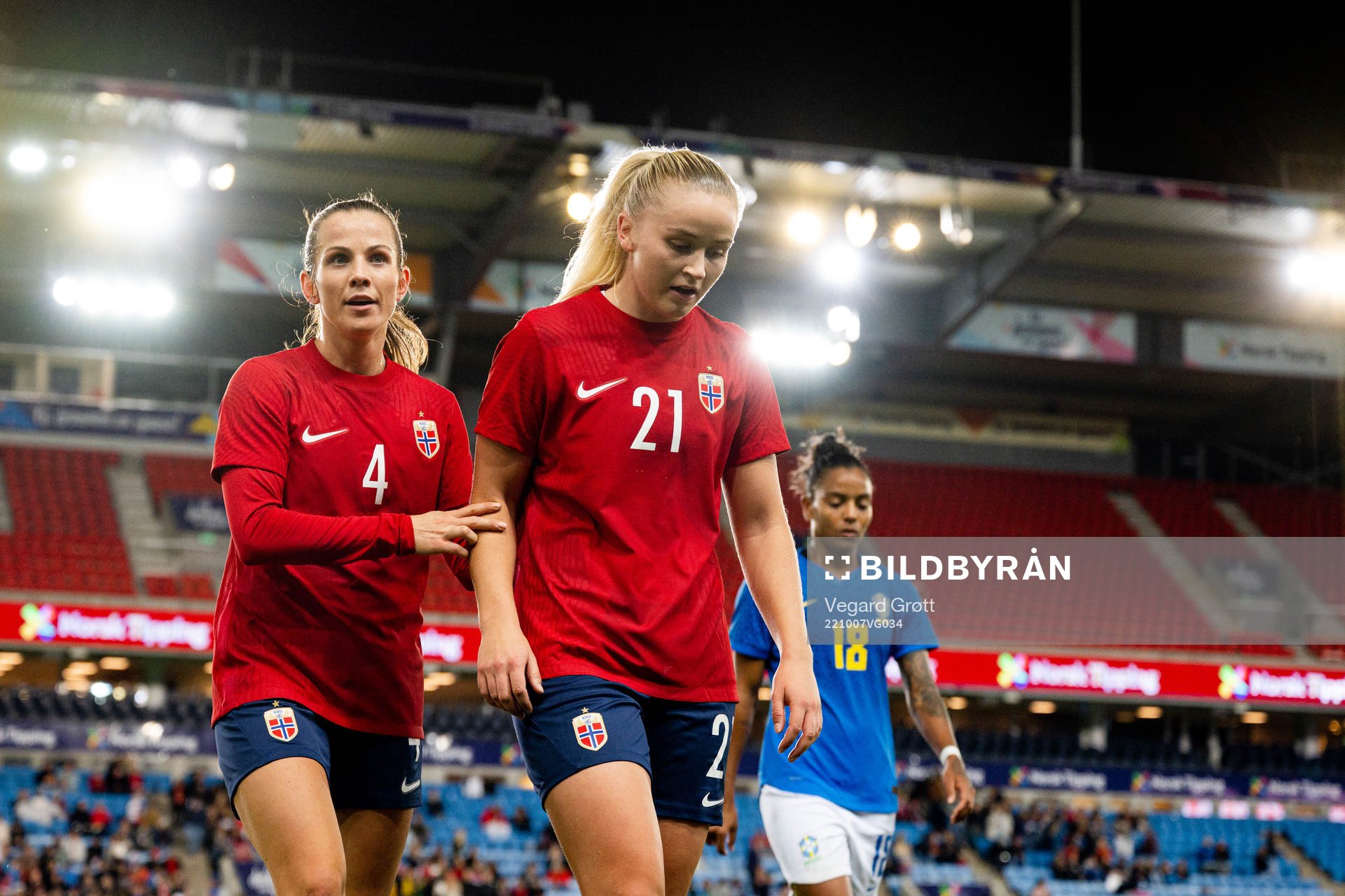 Tuva Hansen and Anna Jøsendal of Norway look dejected
