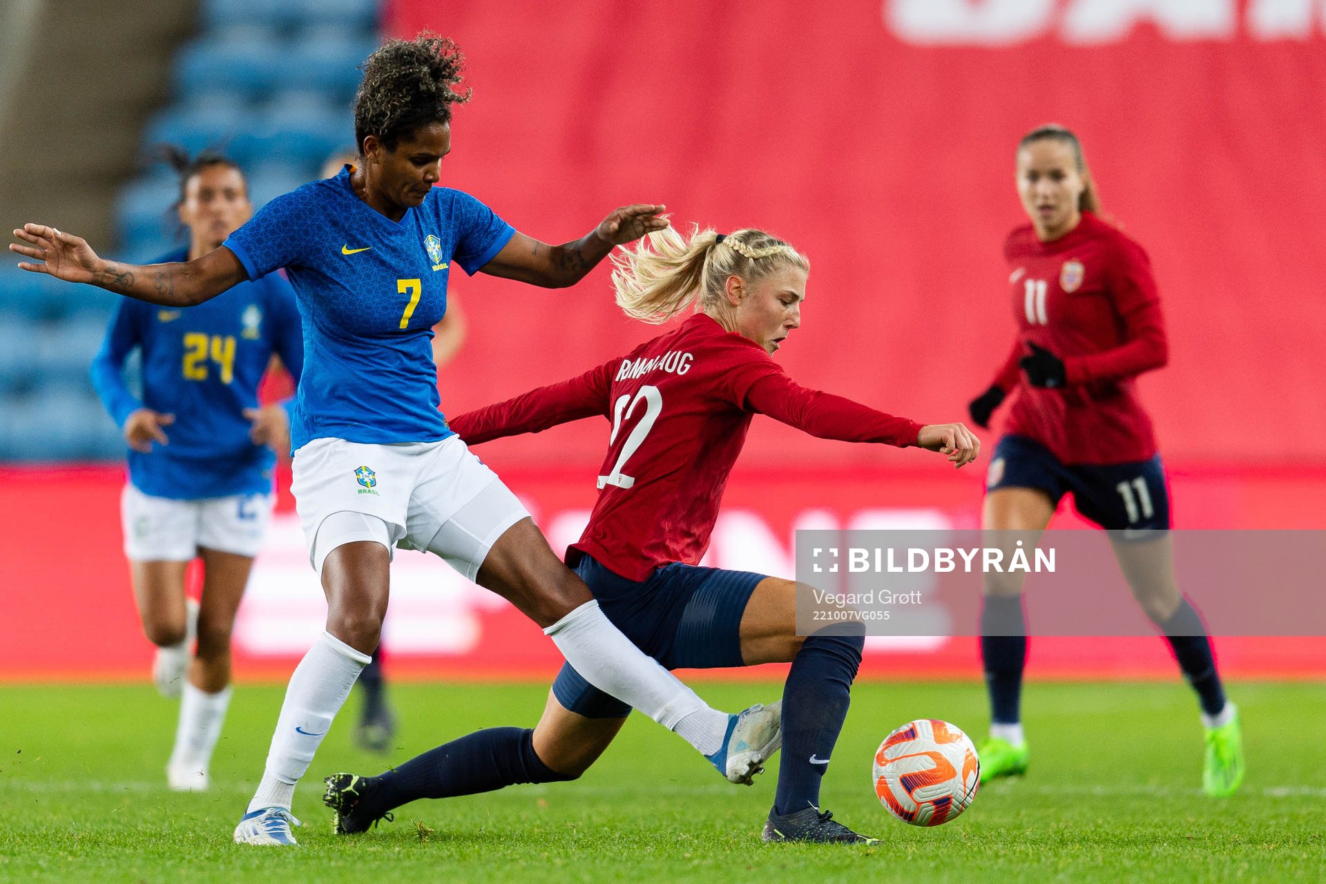 Maria Eduarda Francelino of Brazil and Sophie Roman Haug of