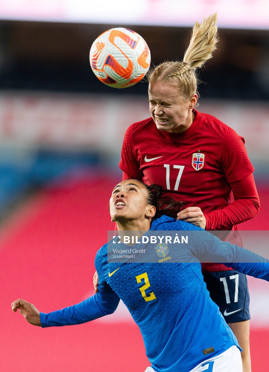 Antonia Ronnycleide Da Costa of Brazil and Julie Blakstad of Norway during the international friendly football match between Norway and Brazil on October 7, 2022 in Oslo. 