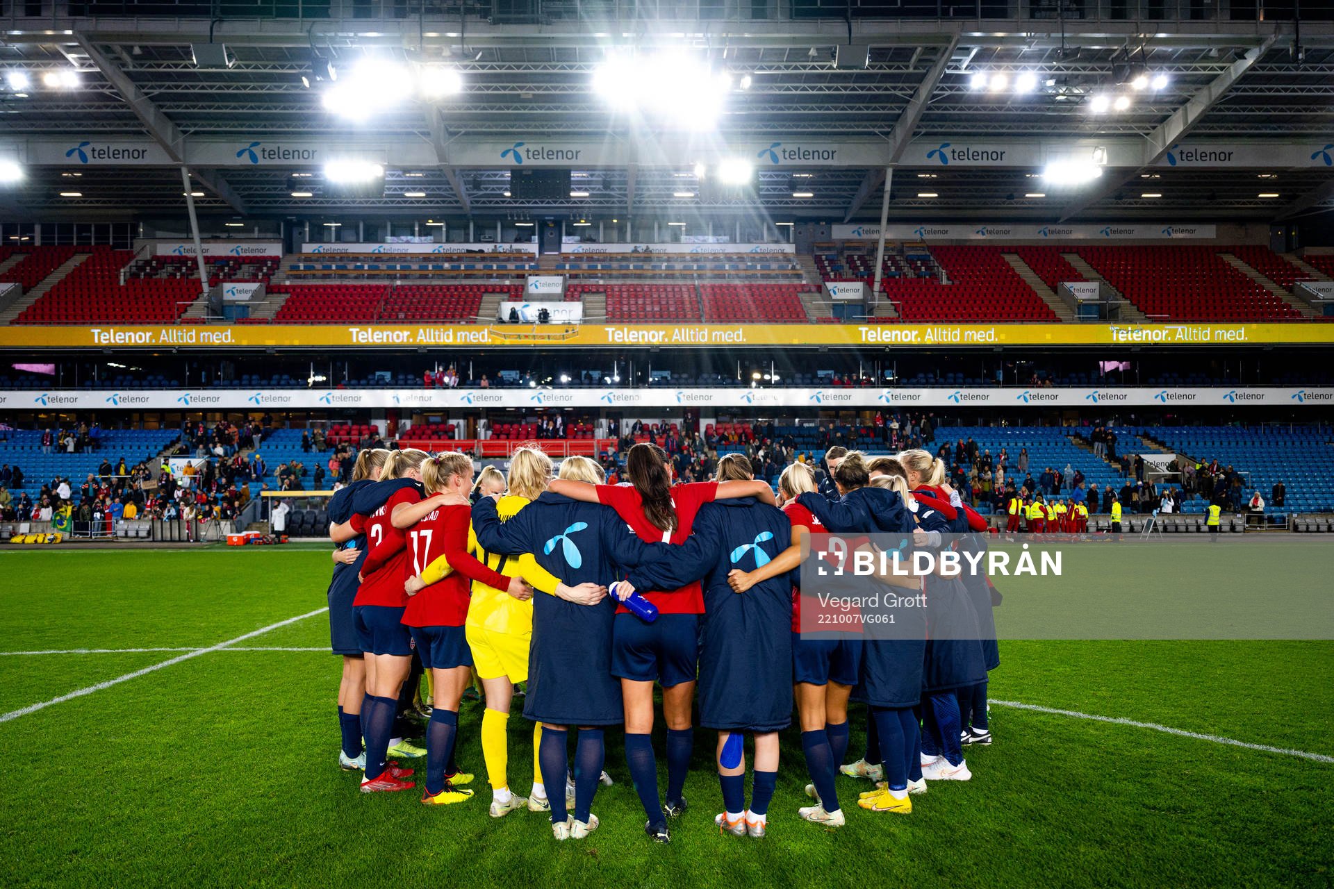 Ingrid Syrstad Engen, players and staff of Norway