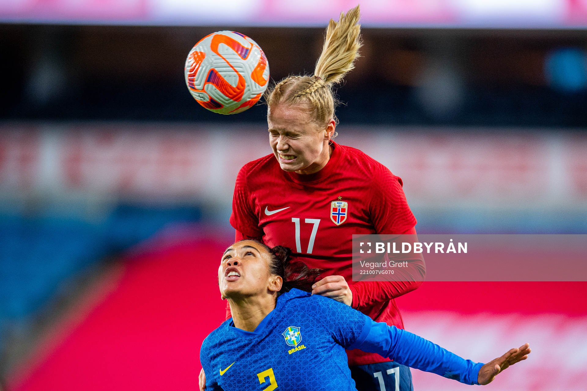 Antonia Ronnycleide Da Costa of Brazil and Julie Blakstad of Norway during the international friendly football match between Norway and Brazil on October 7, 2022 in Oslo. 