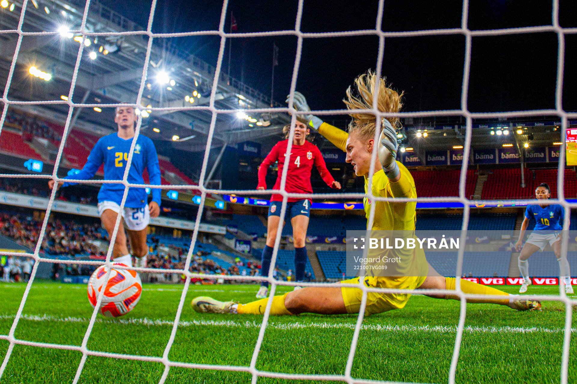 Jaqueline Ribeiro Dos Santos of Brazil scores the 1-4 goal