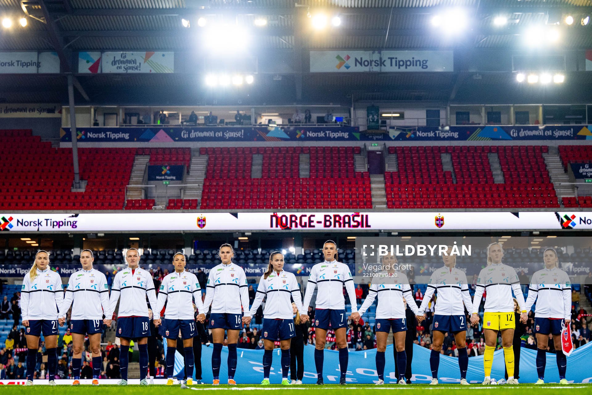 Players of Norway line up