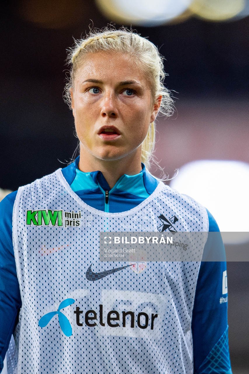 Sophie Román Haug of Norway warms up