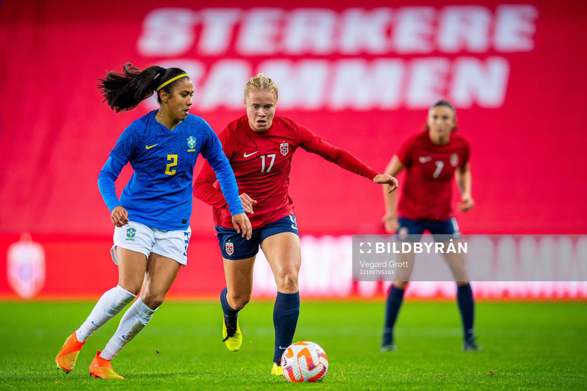 Antonia Ronnycleide Da Costa of Brazil and Julie Blakstad of Norway during the international friendly football match between Norway and Brazil on October 7, 2022 in Oslo.