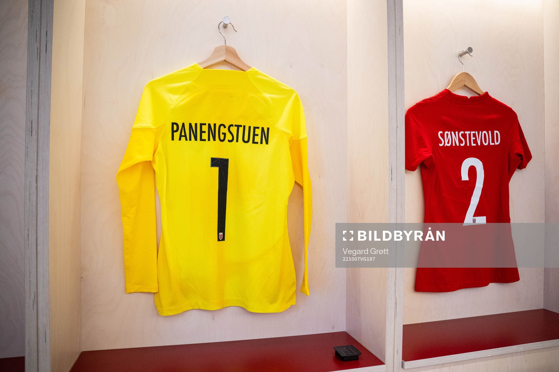 The kits of goalkeeper Selma Panengstuen and Anja