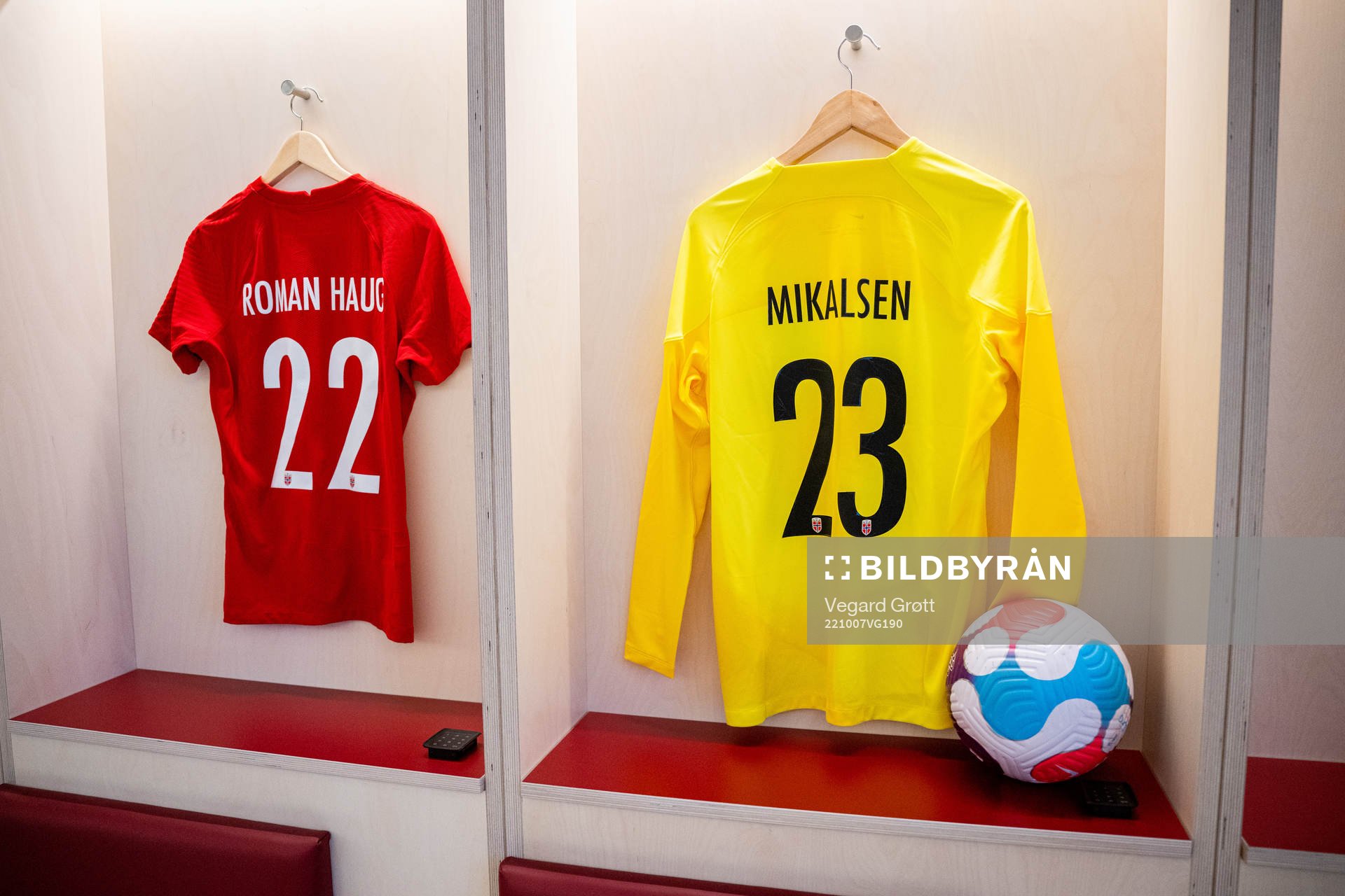 The kits of Sophie Roman Haug and goalkeeper Aurora