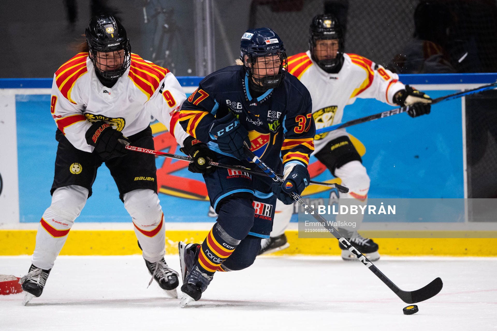 Brynäs Alena Mills och Djurgårdens Josefine Holmgren
