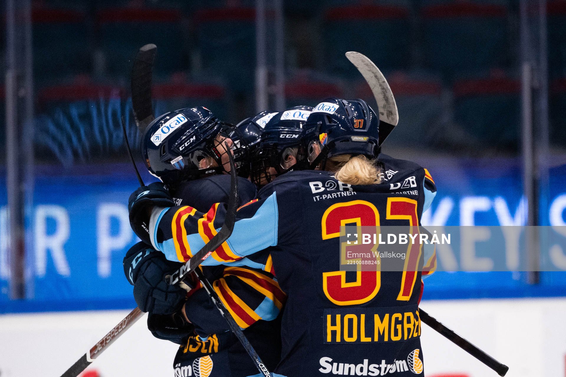Djurgårdens Fanny Rask jublar med lagkamrater