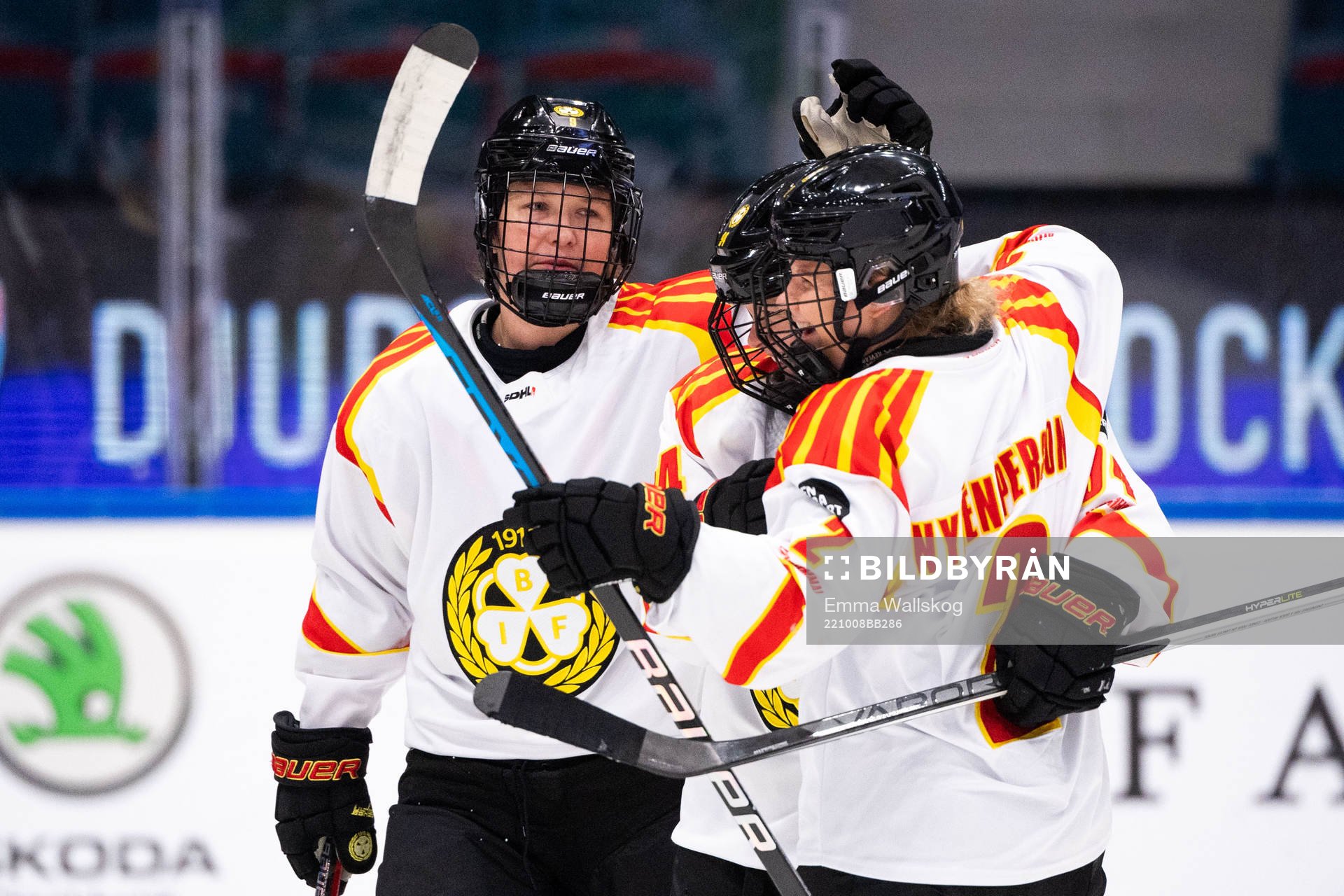 Brynäs Anna Meixner jublar med Maja Nylen-Persson och